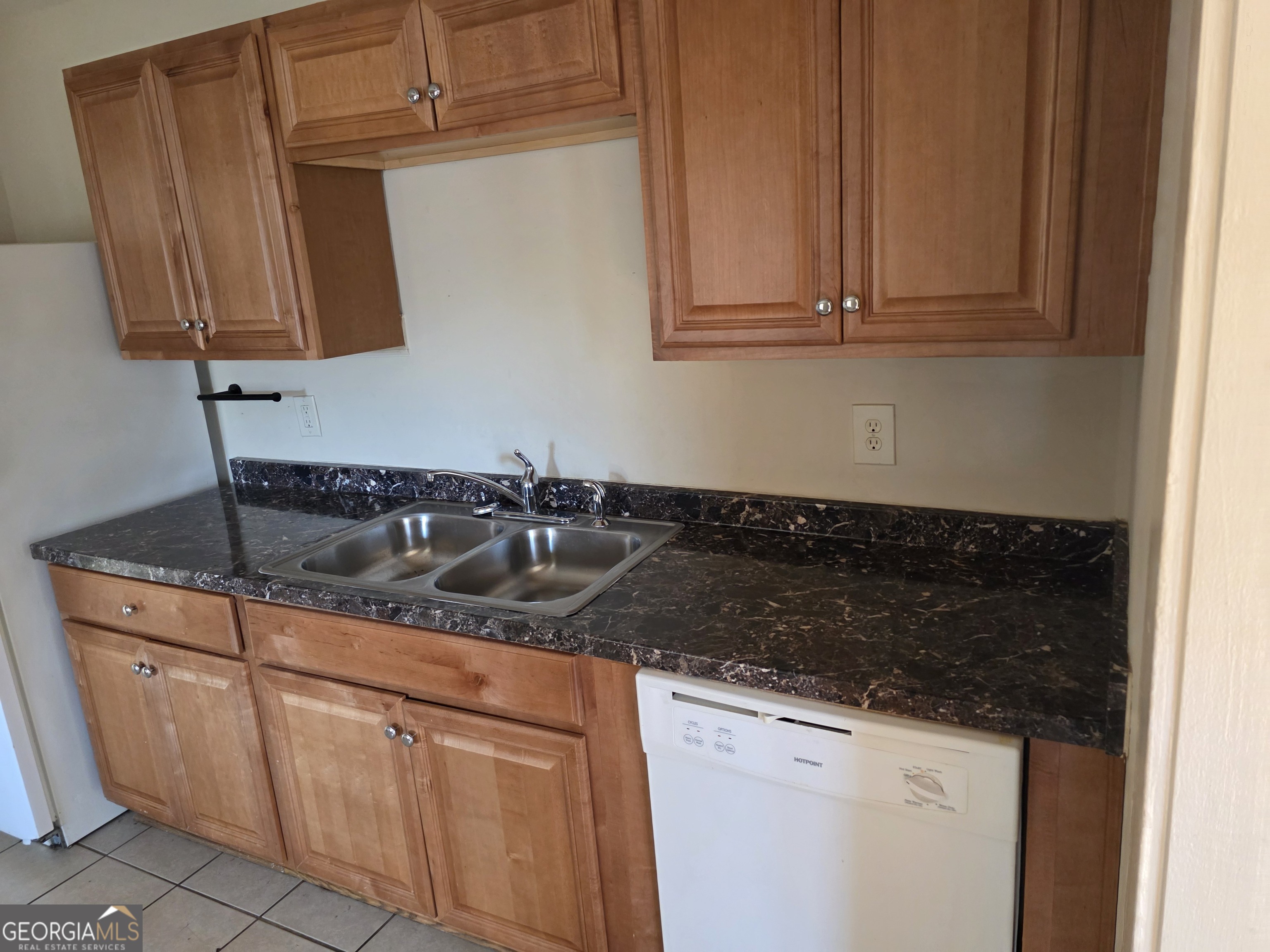 6639 S Sweetwater Road Property Photo 8