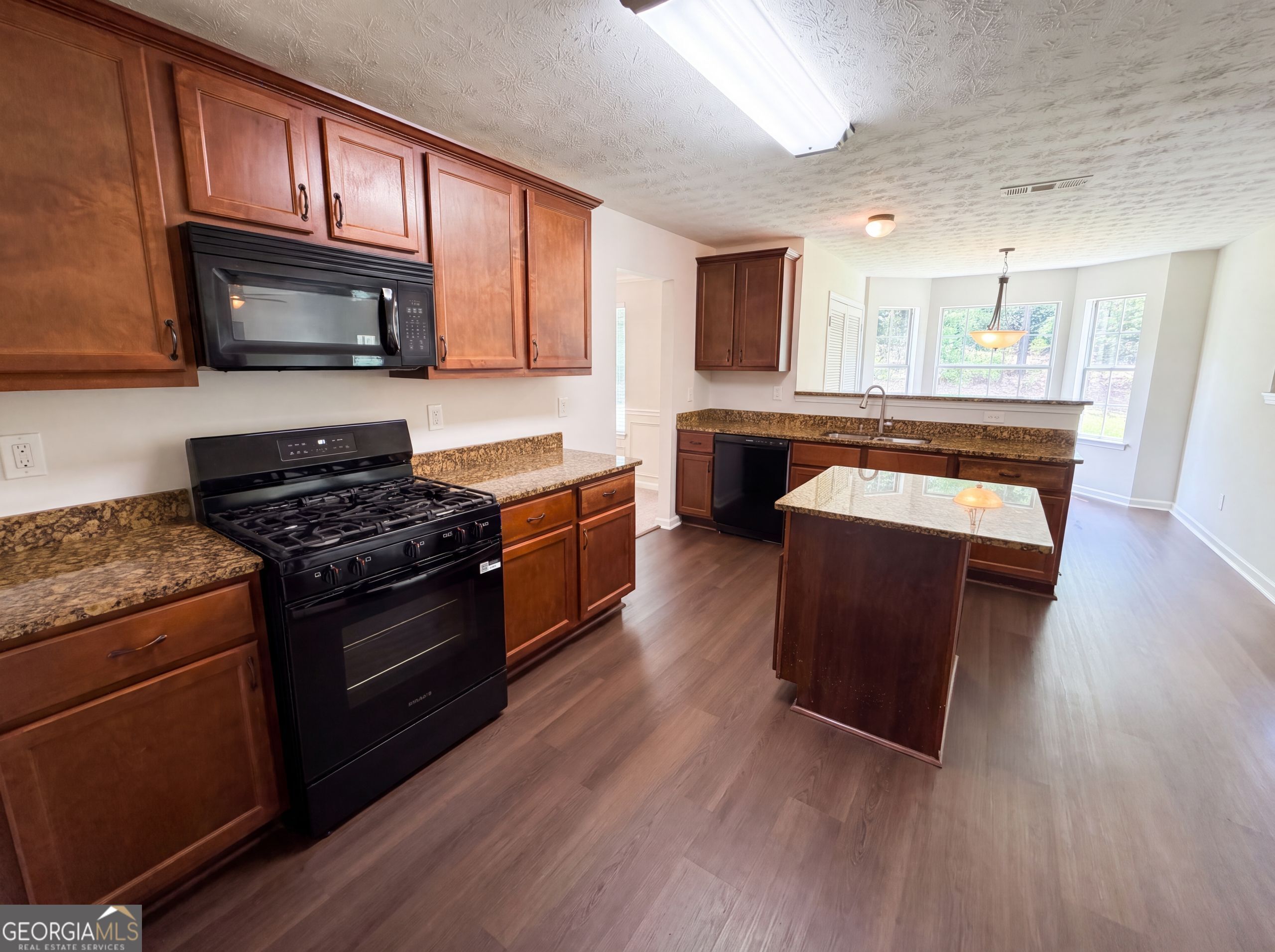 1672 Bennett Drive Property Photo 2