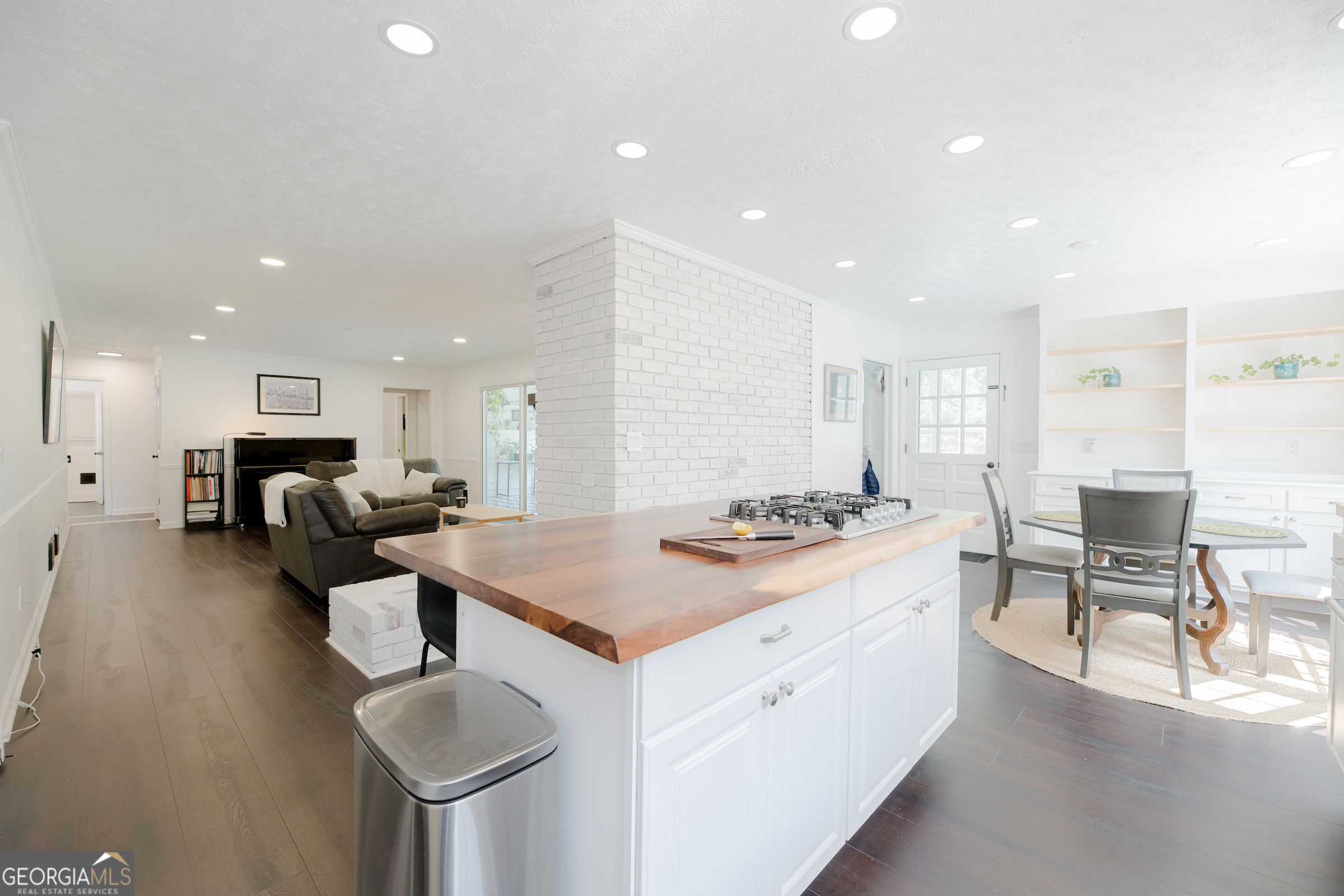 4962 Dewberry Circle Property Photo 4