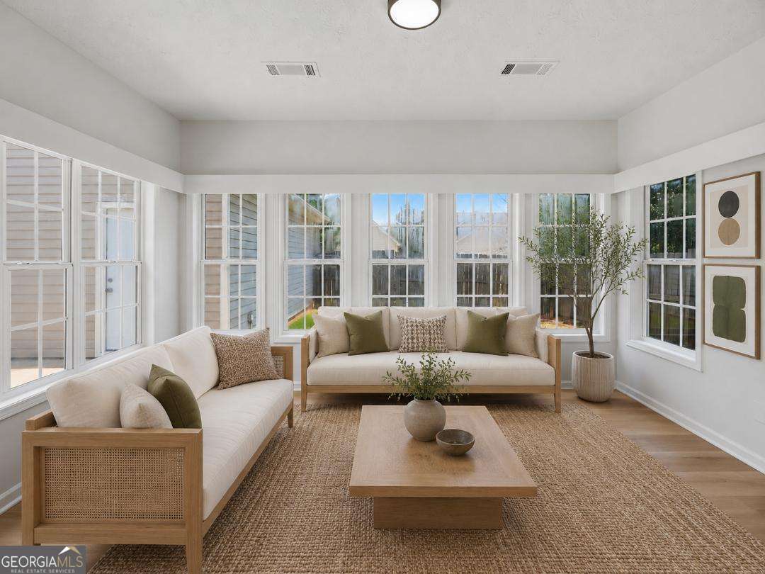 1225 Lafayette Square Property Photo 3