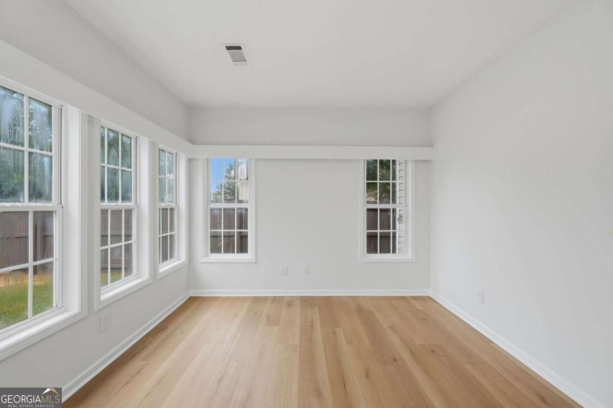 1225 Lafayette Square Property Photo 4