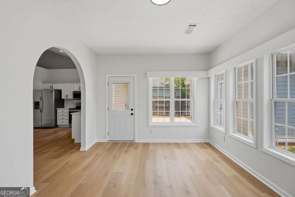 1225 Lafayette Square Property Photo 5