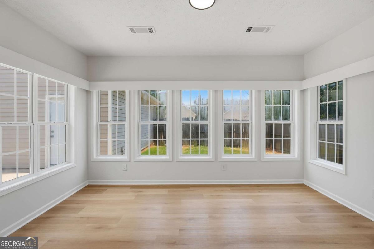 1225 Lafayette Square Property Photo 6