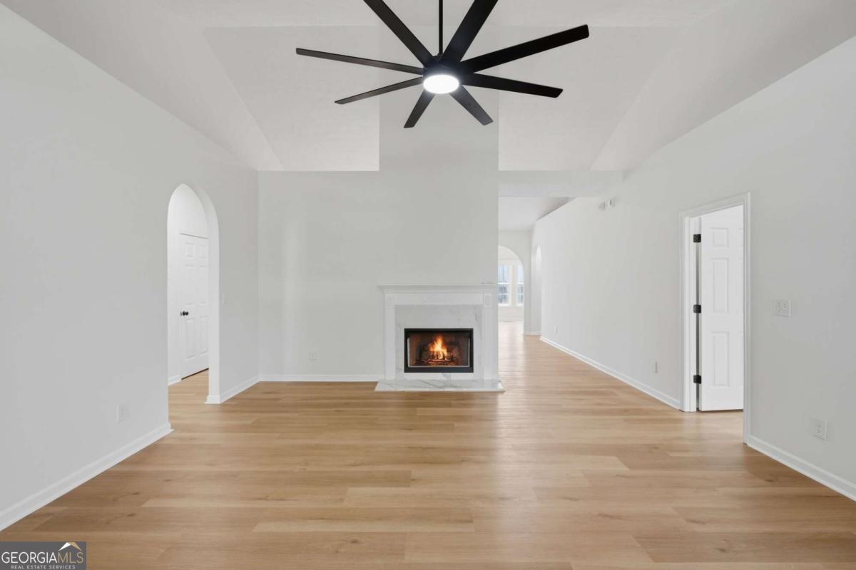1225 Lafayette Square Property Photo 10