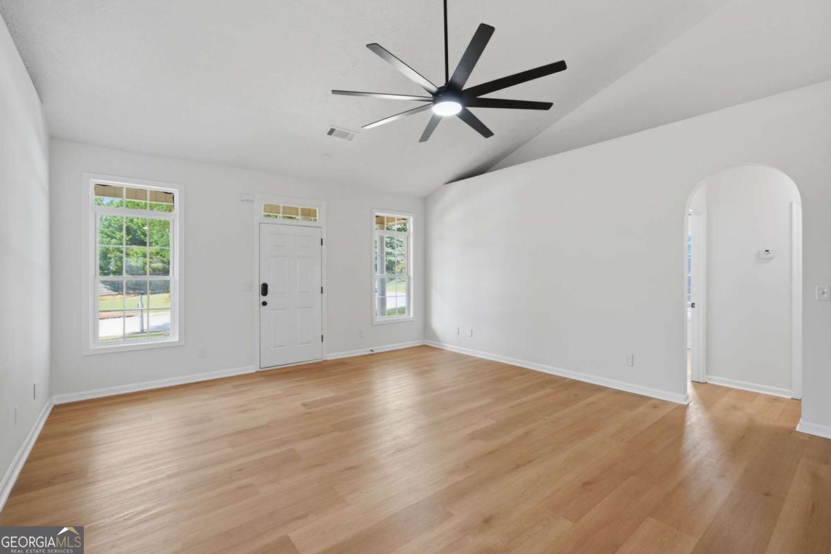 1225 Lafayette Square Property Photo 11