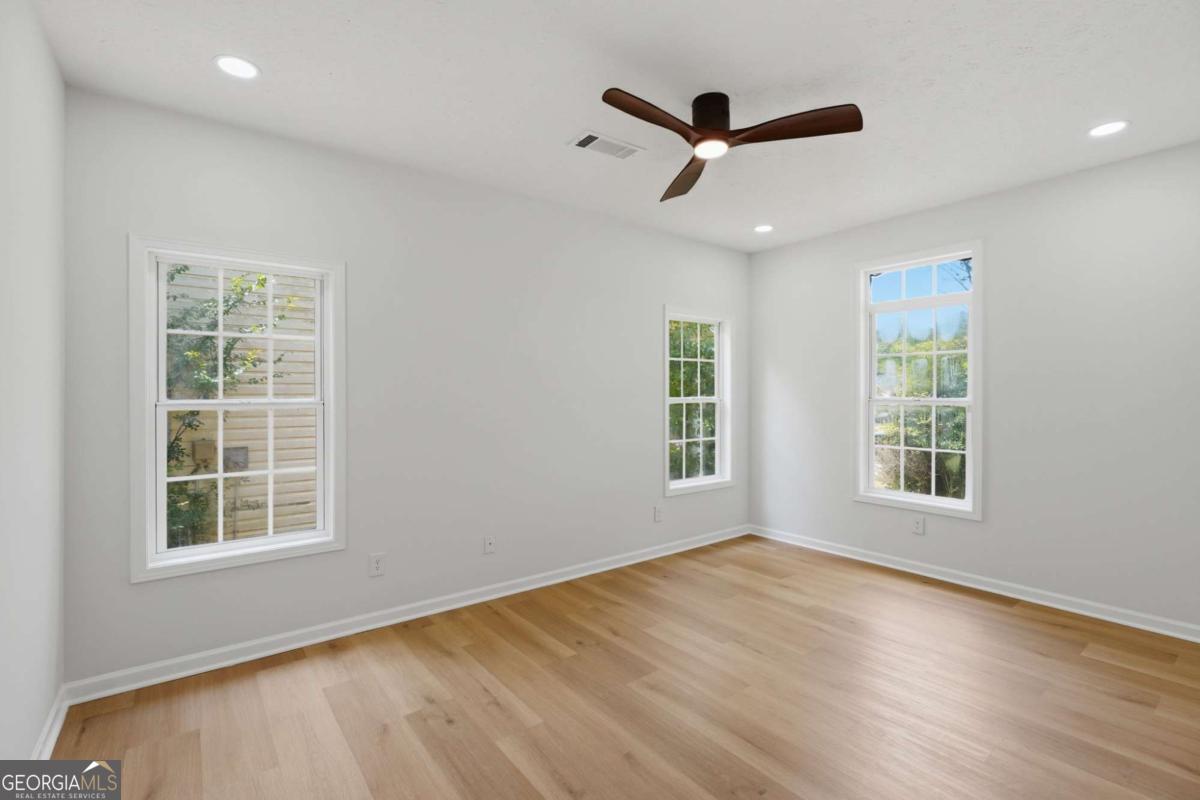 1225 Lafayette Square Property Photo 13