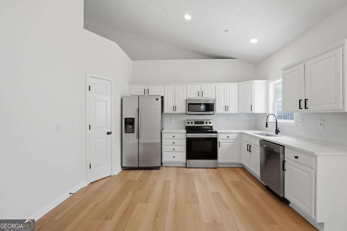 1225 Lafayette Square Property Photo 14