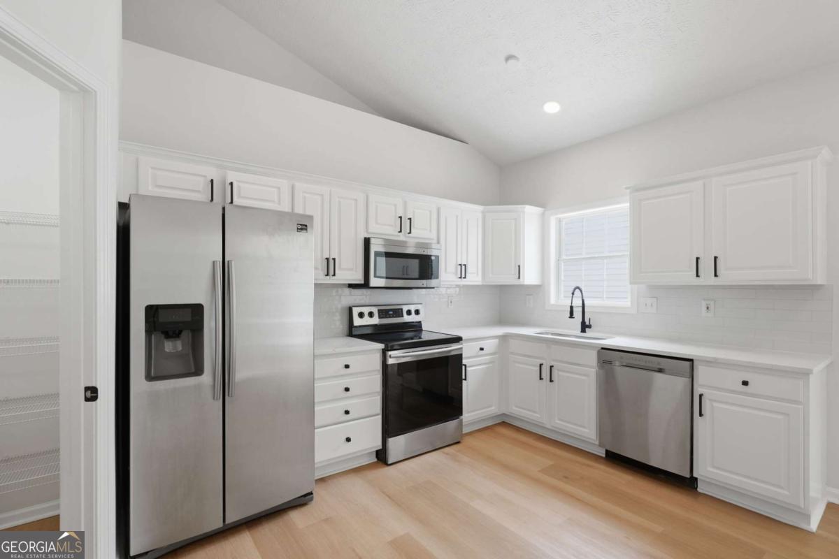 1225 Lafayette Square Property Photo 15