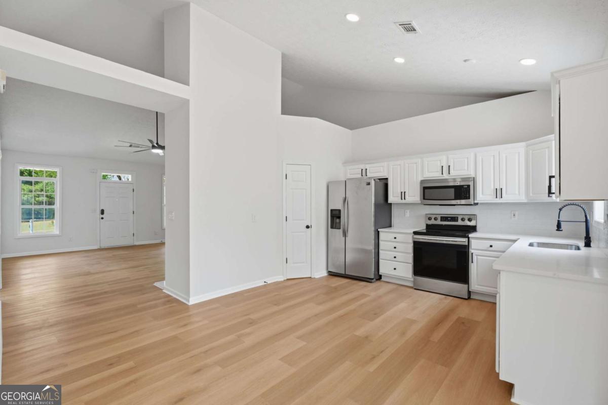 1225 Lafayette Square Property Photo 16
