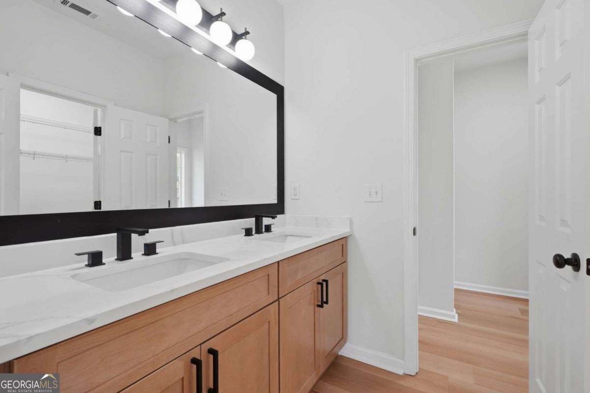1225 Lafayette Square Property Photo 19
