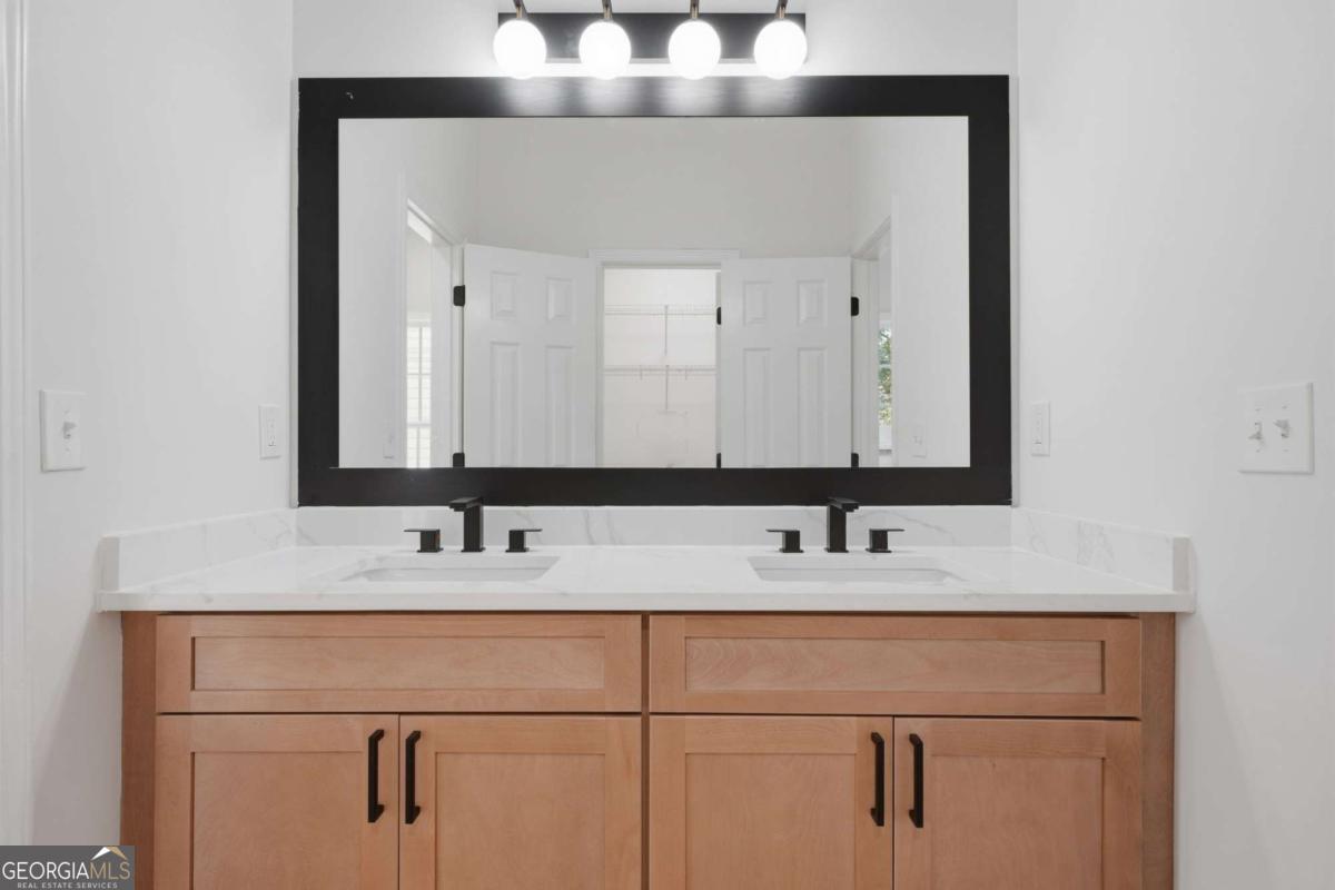 1225 Lafayette Square Property Photo 21