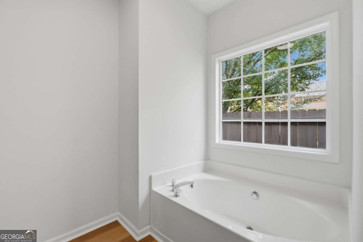 1225 Lafayette Square Property Photo 23