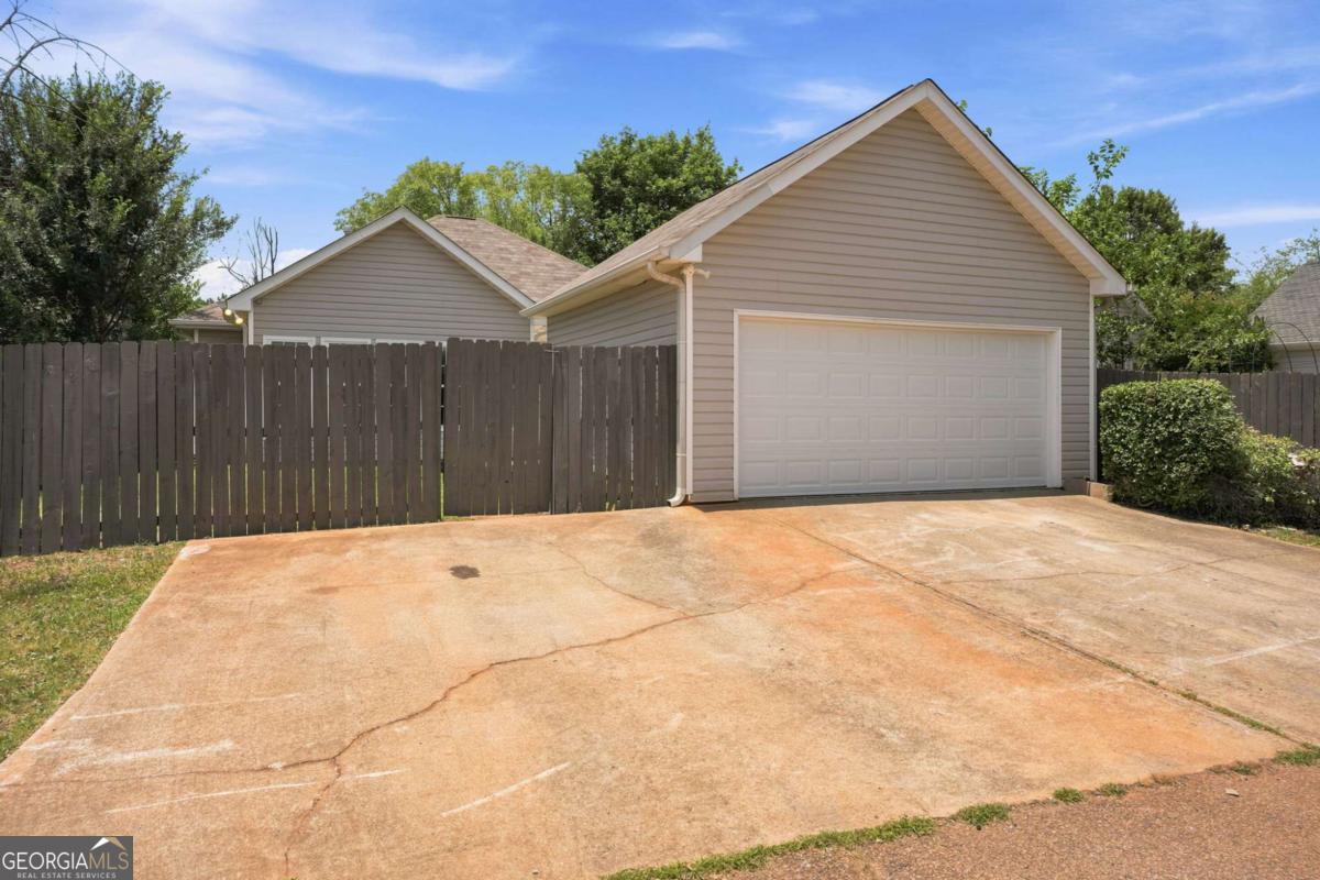 1225 Lafayette Square Property Photo 36