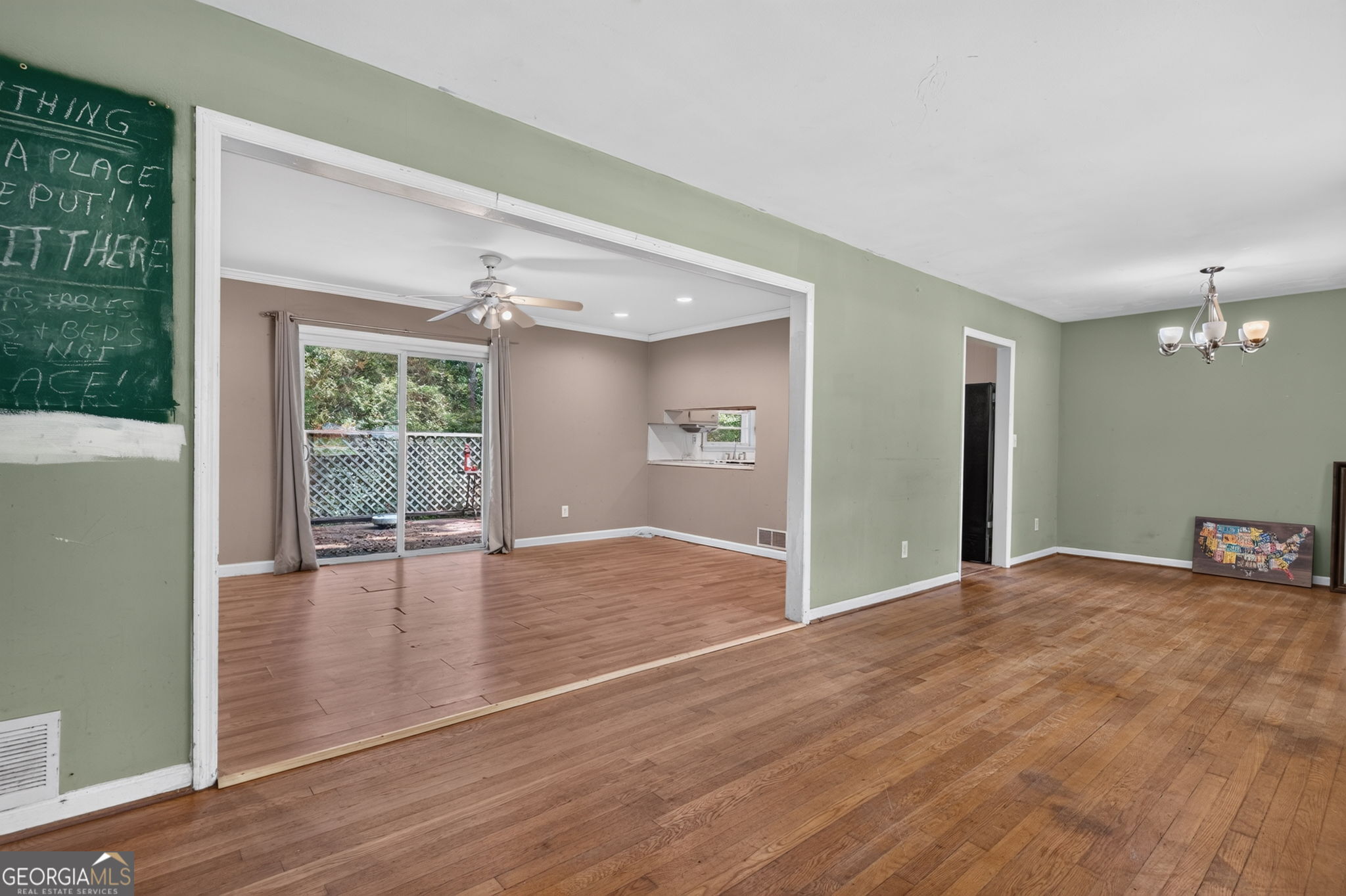 210 Cumming Street Property Photo 4