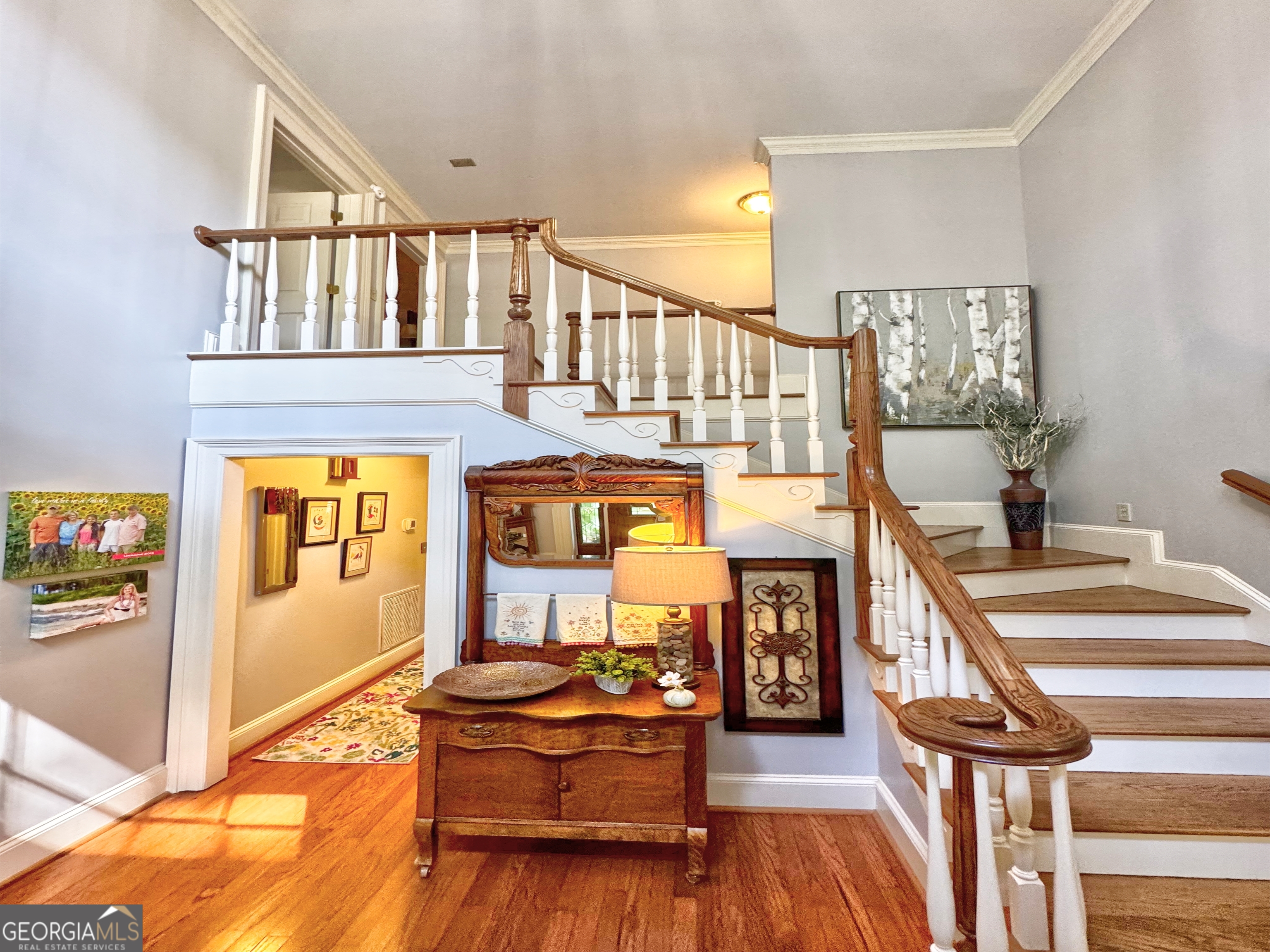 1018 Riverside Drive Property Photo 2