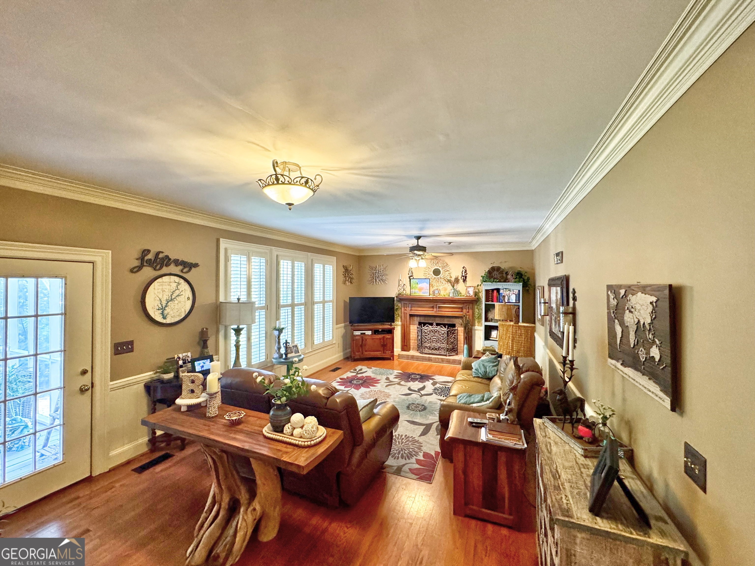 1018 Riverside Drive Property Photo 9