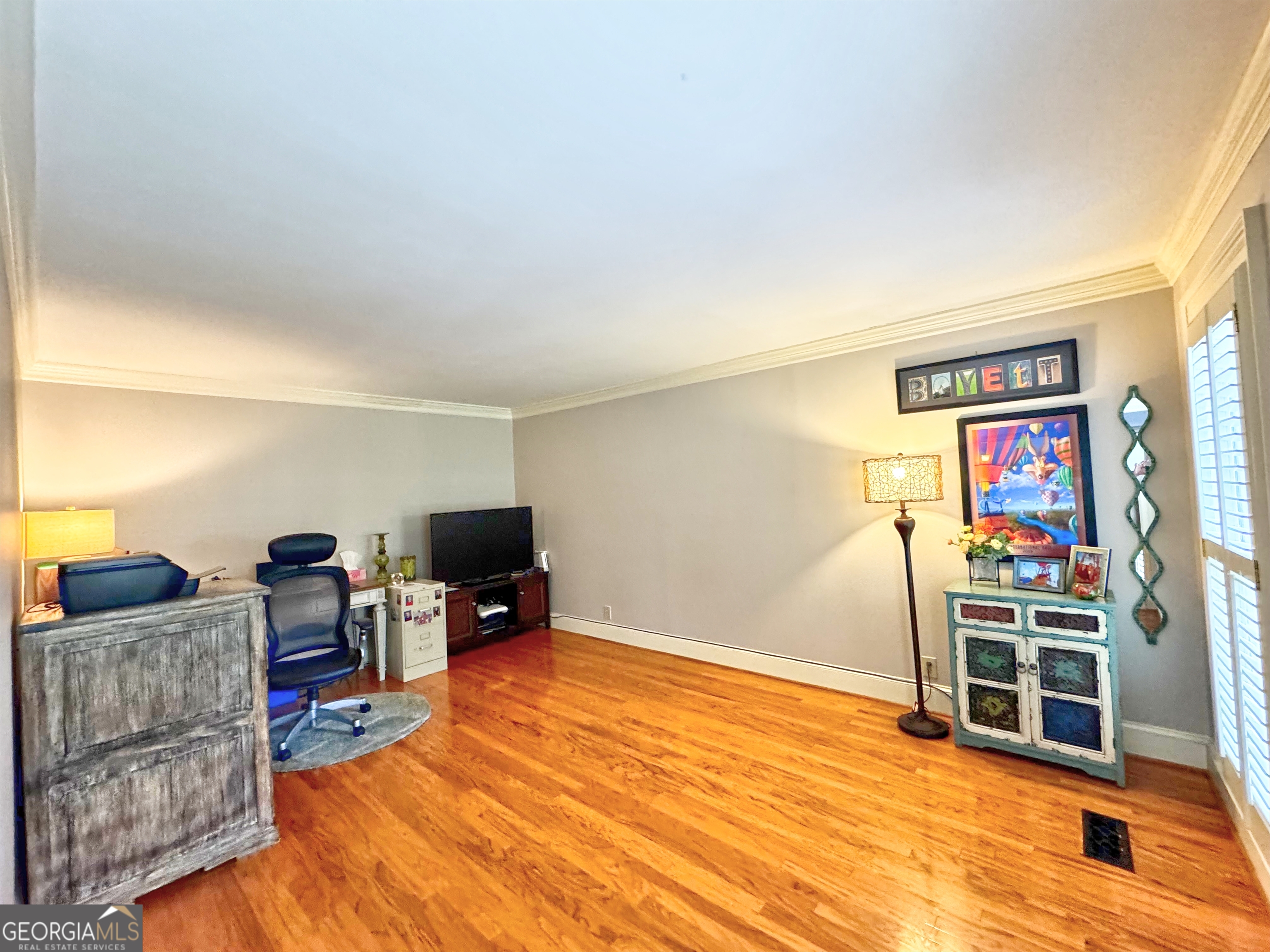 1018 Riverside Drive Property Photo 12