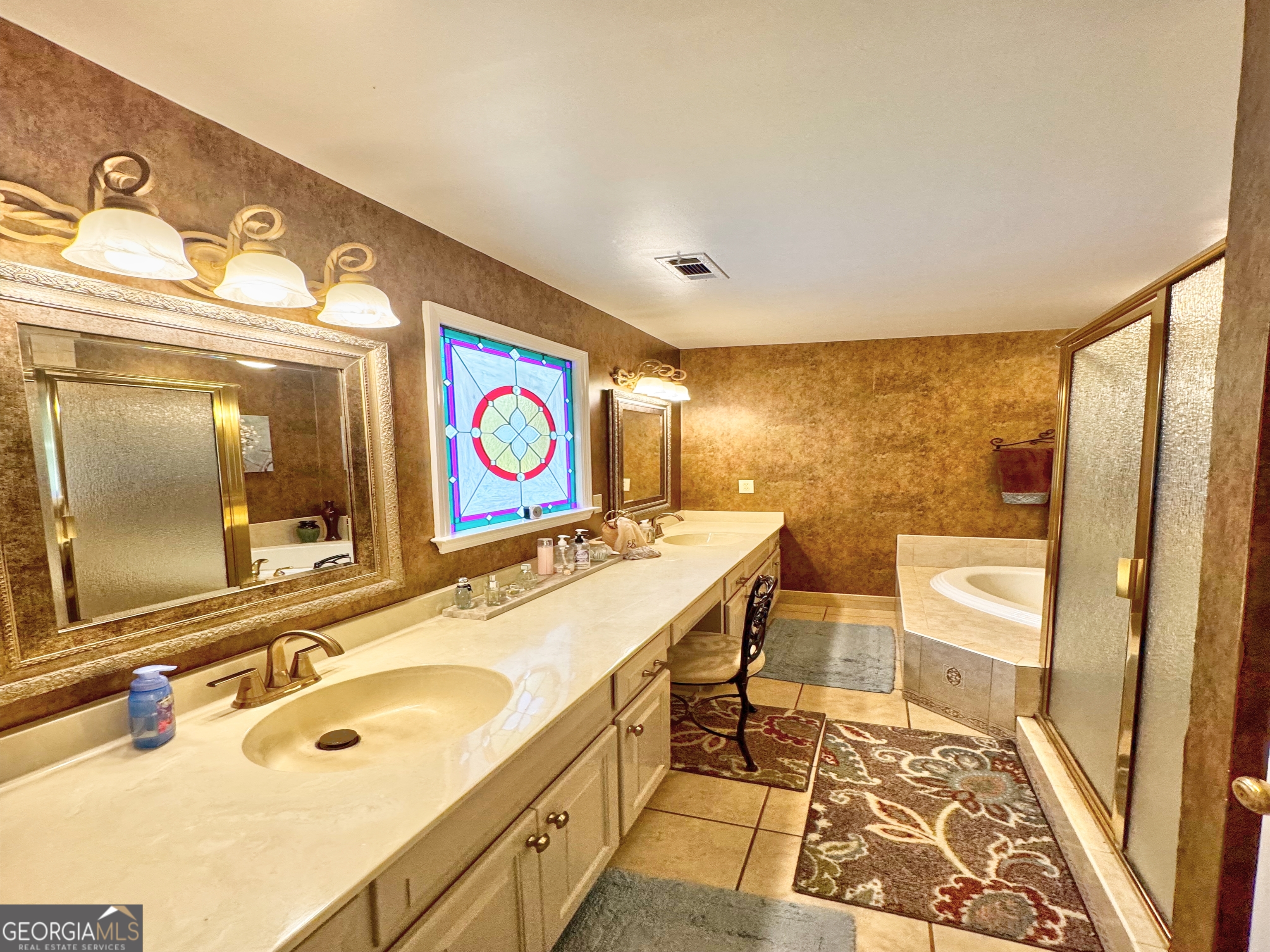 1018 Riverside Drive Property Photo 14