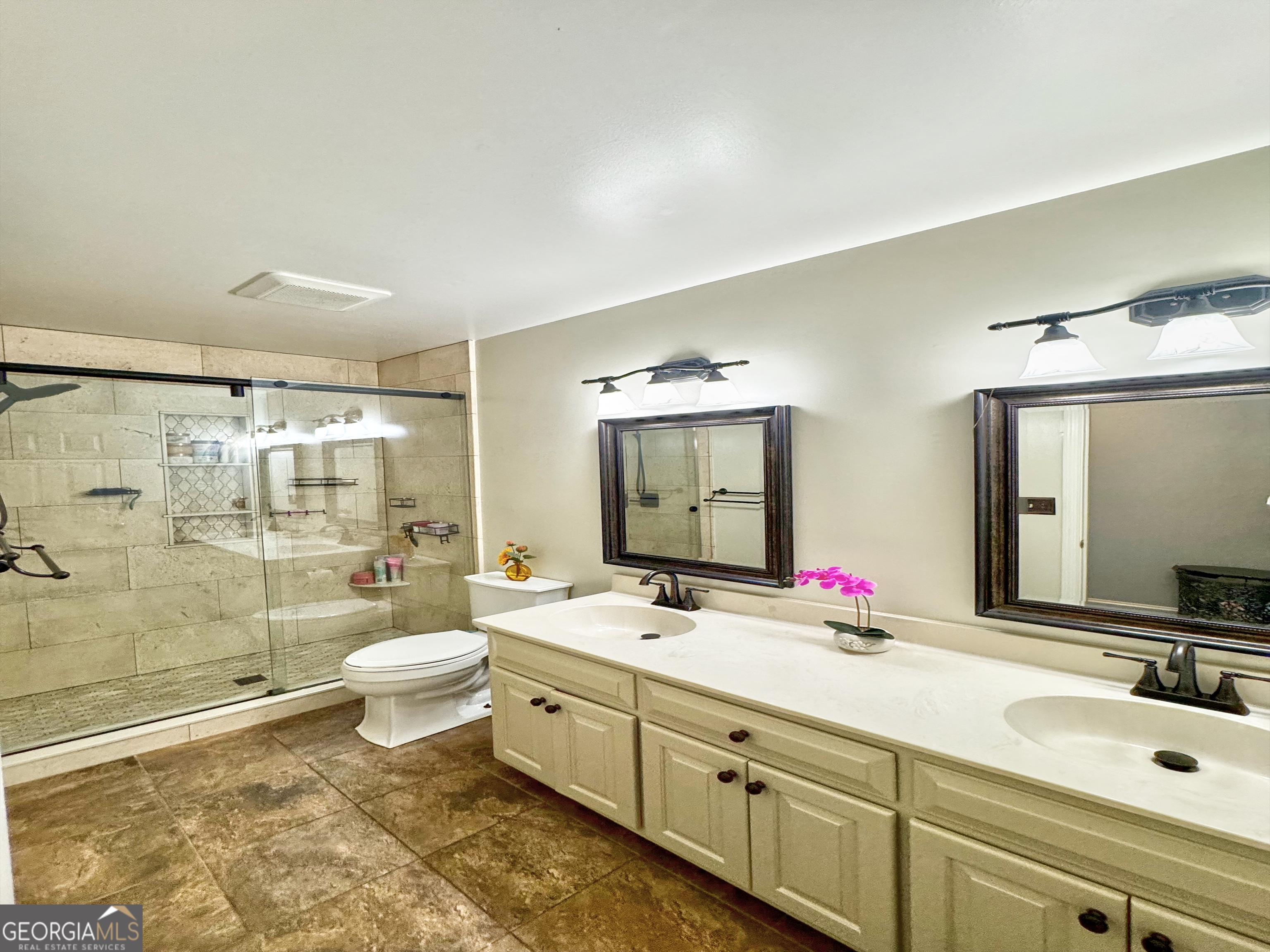 1018 Riverside Drive Property Photo 19