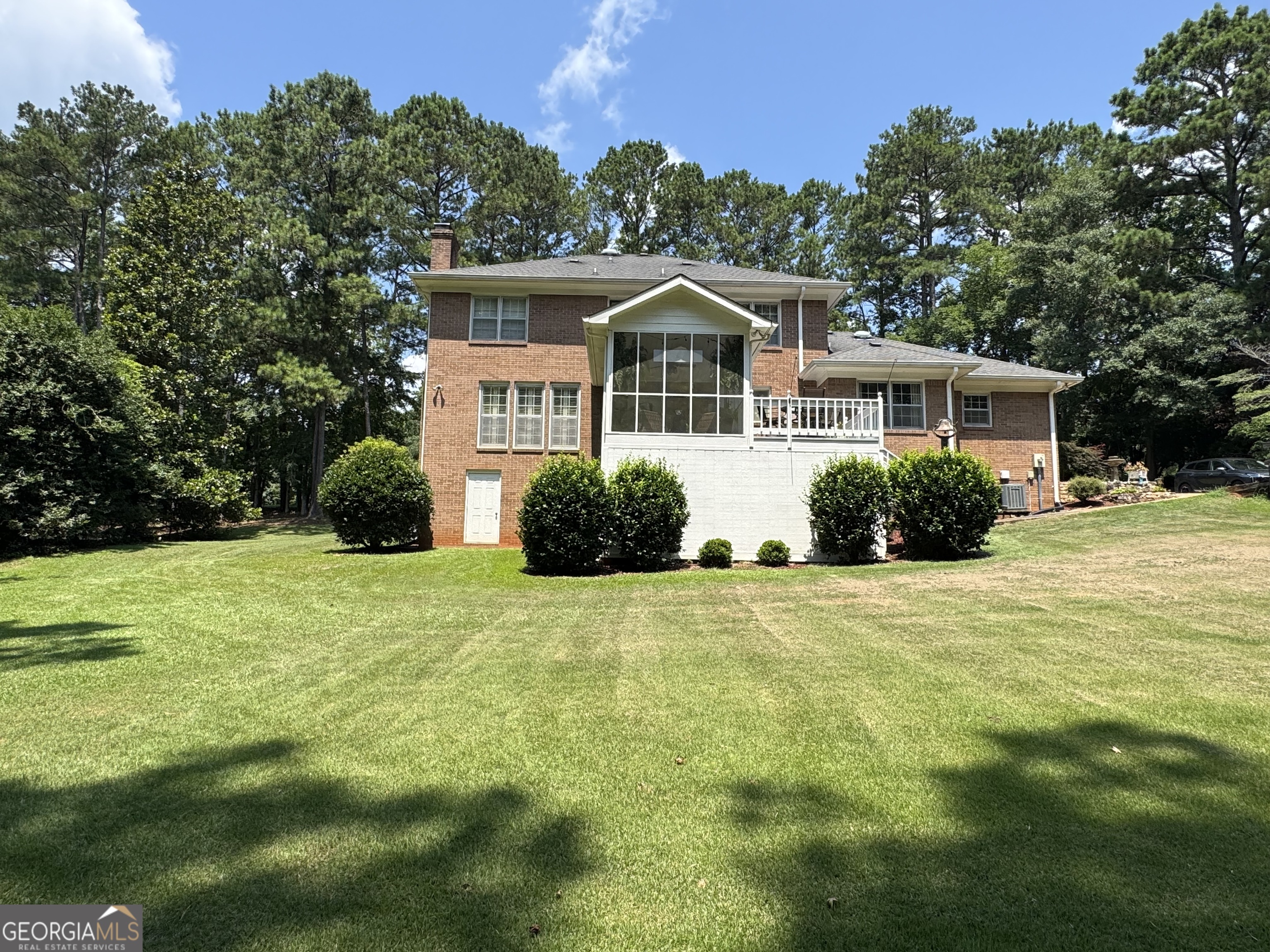 1018 Riverside Drive Property Photo 26