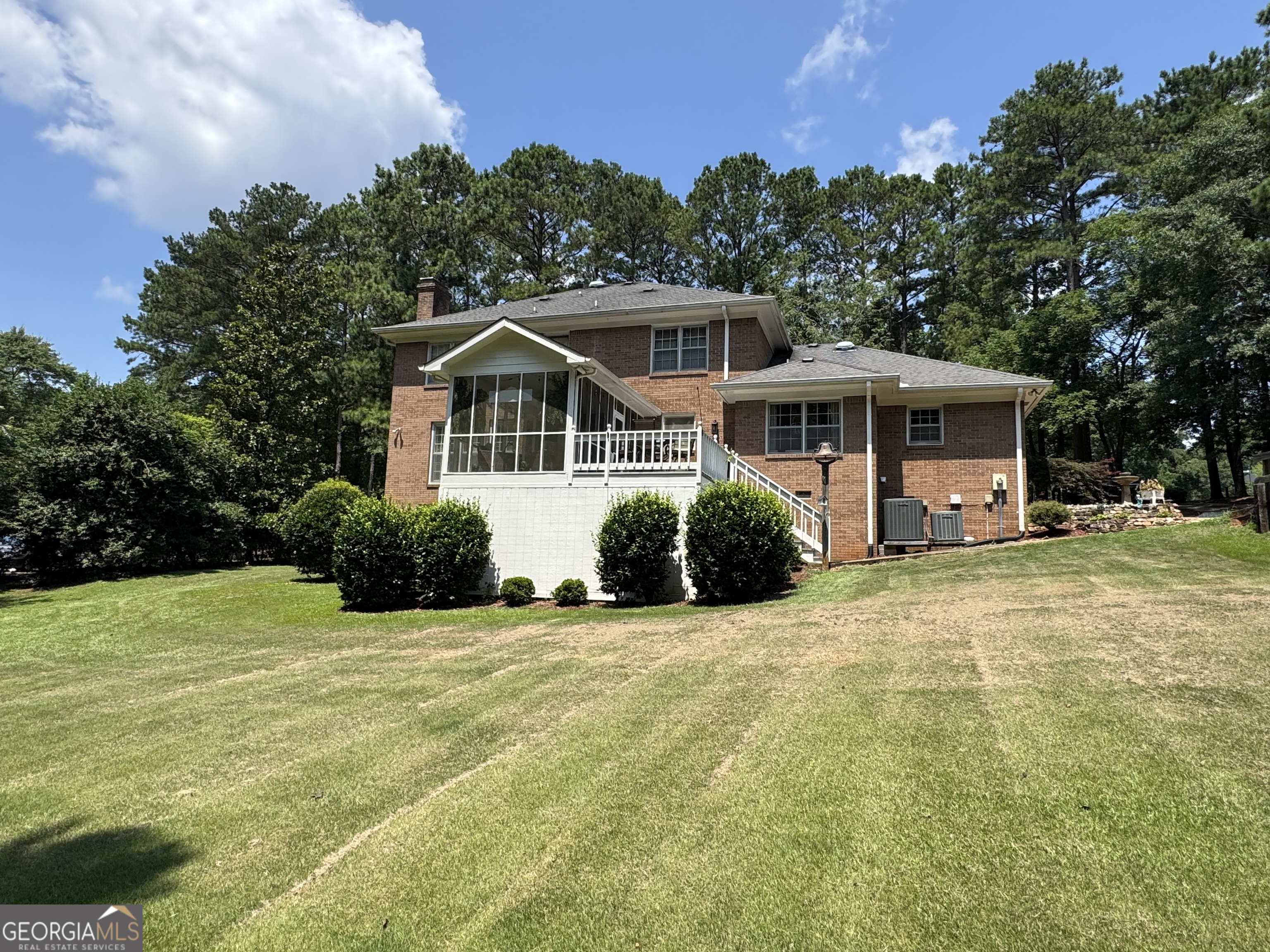 1018 Riverside Drive Property Photo 27