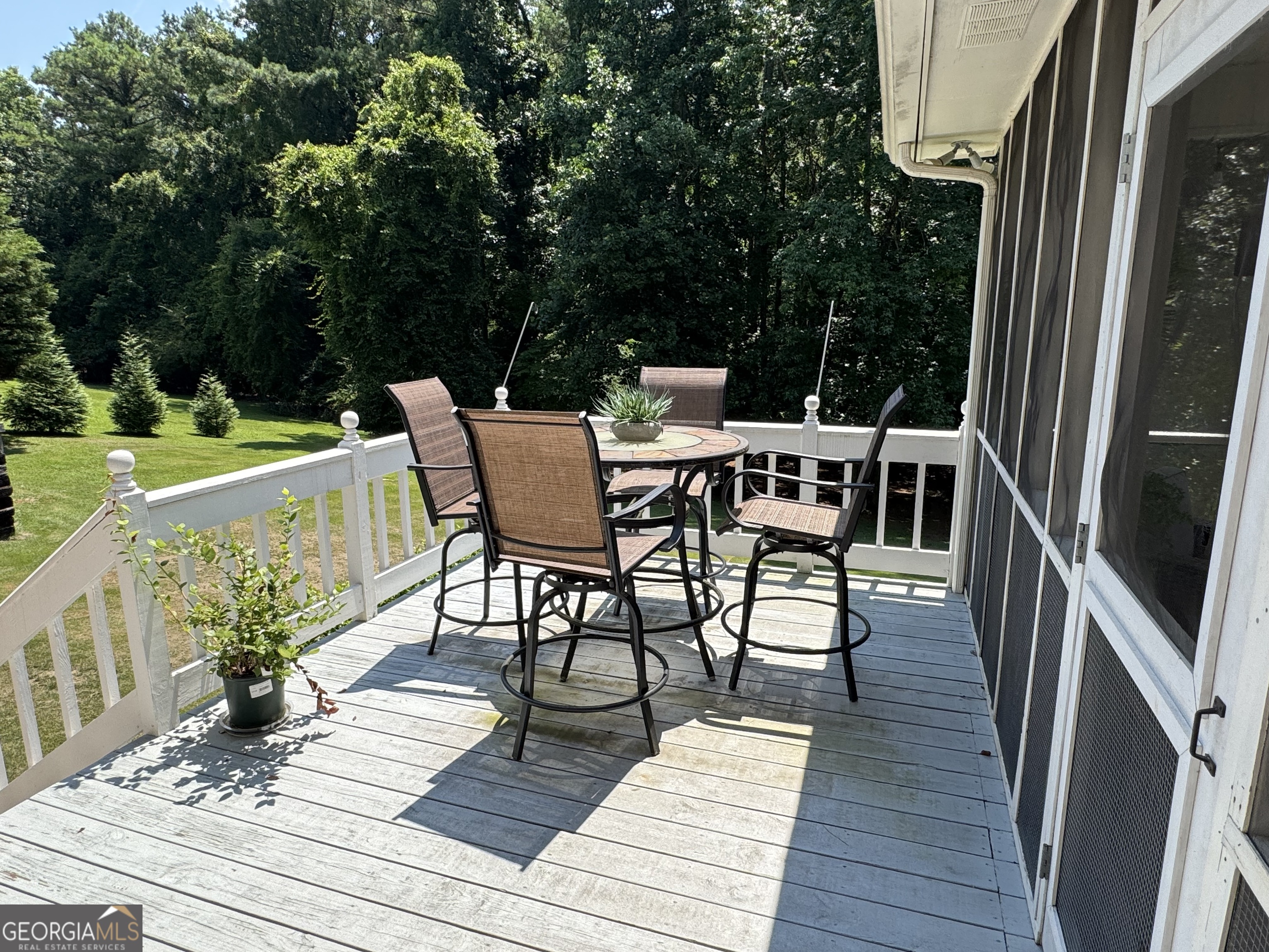 1018 Riverside Drive Property Photo 29