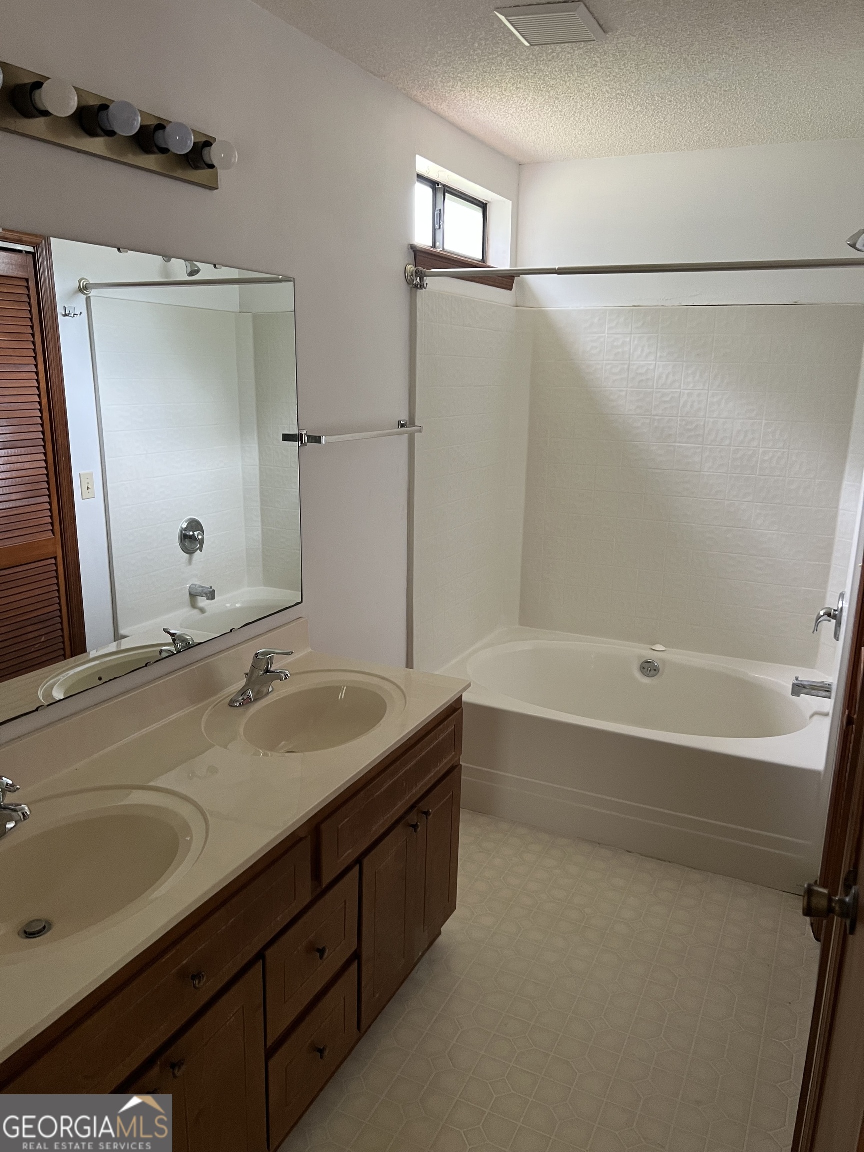 511 Moeckel Lane Property Photo 8