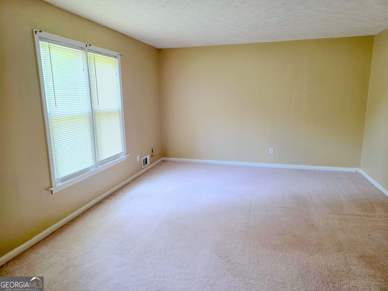 582 Hastings Way Property Photo 8