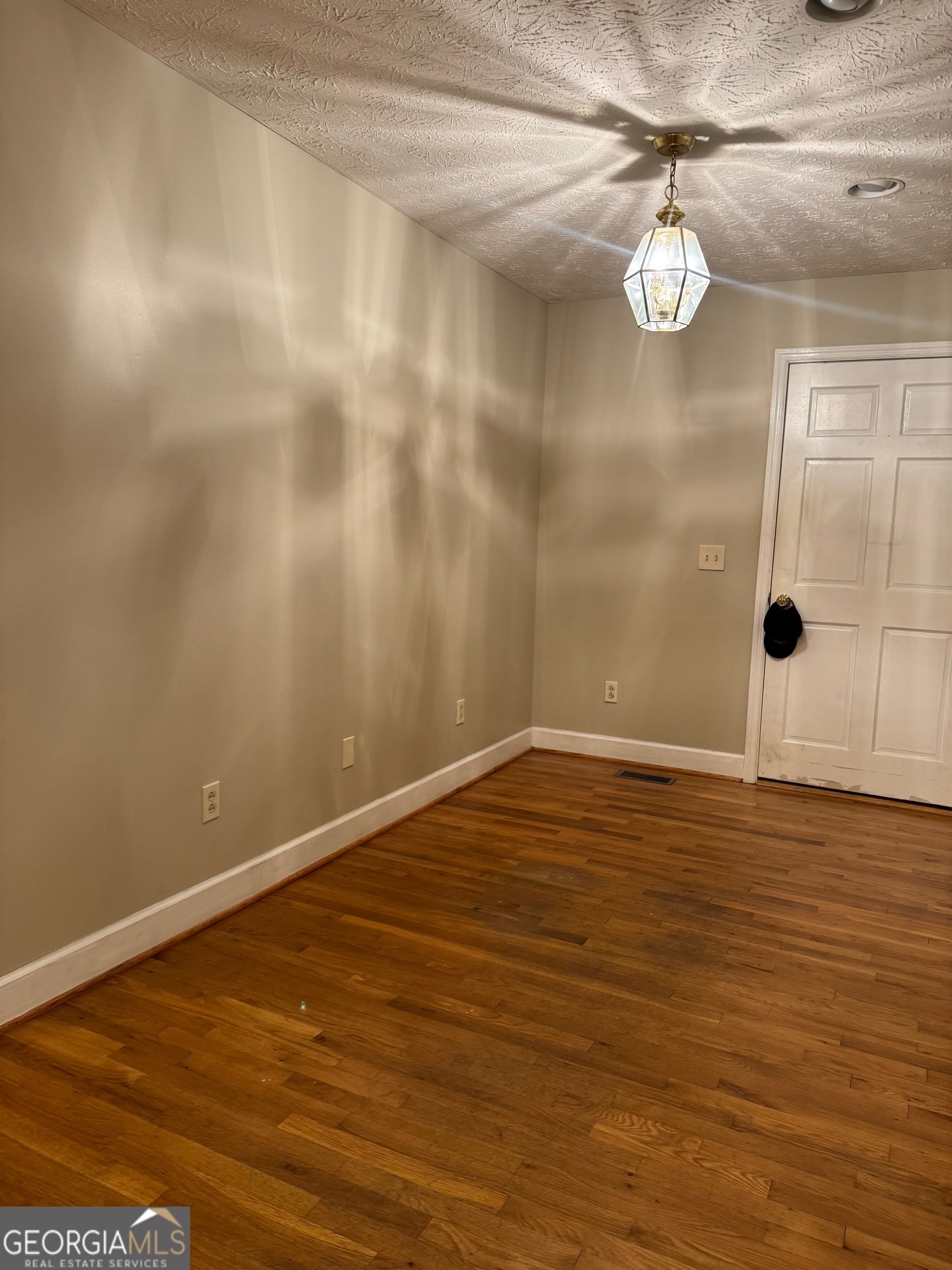 4686 Property Photo 11