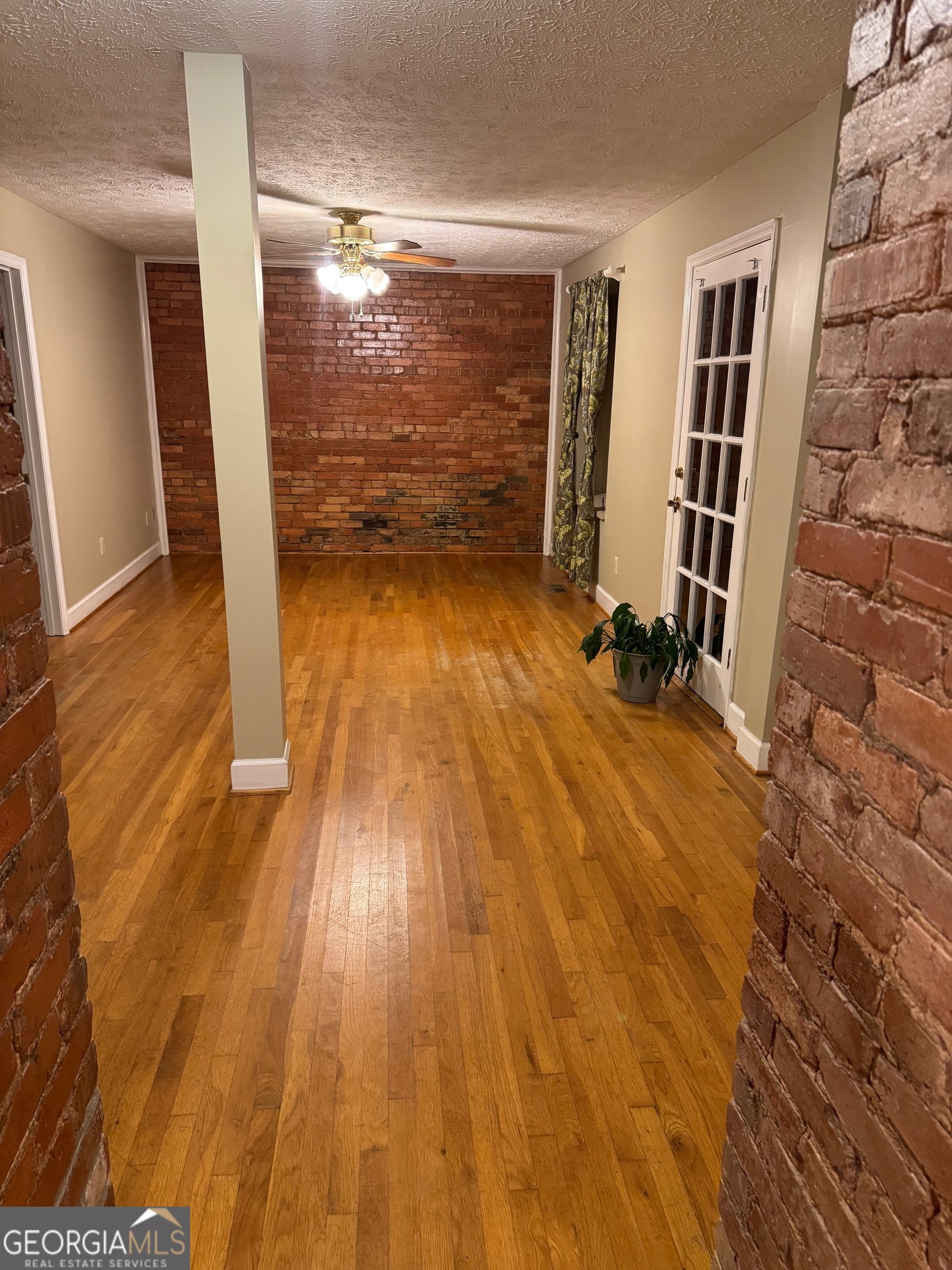 4686 Property Photo 15