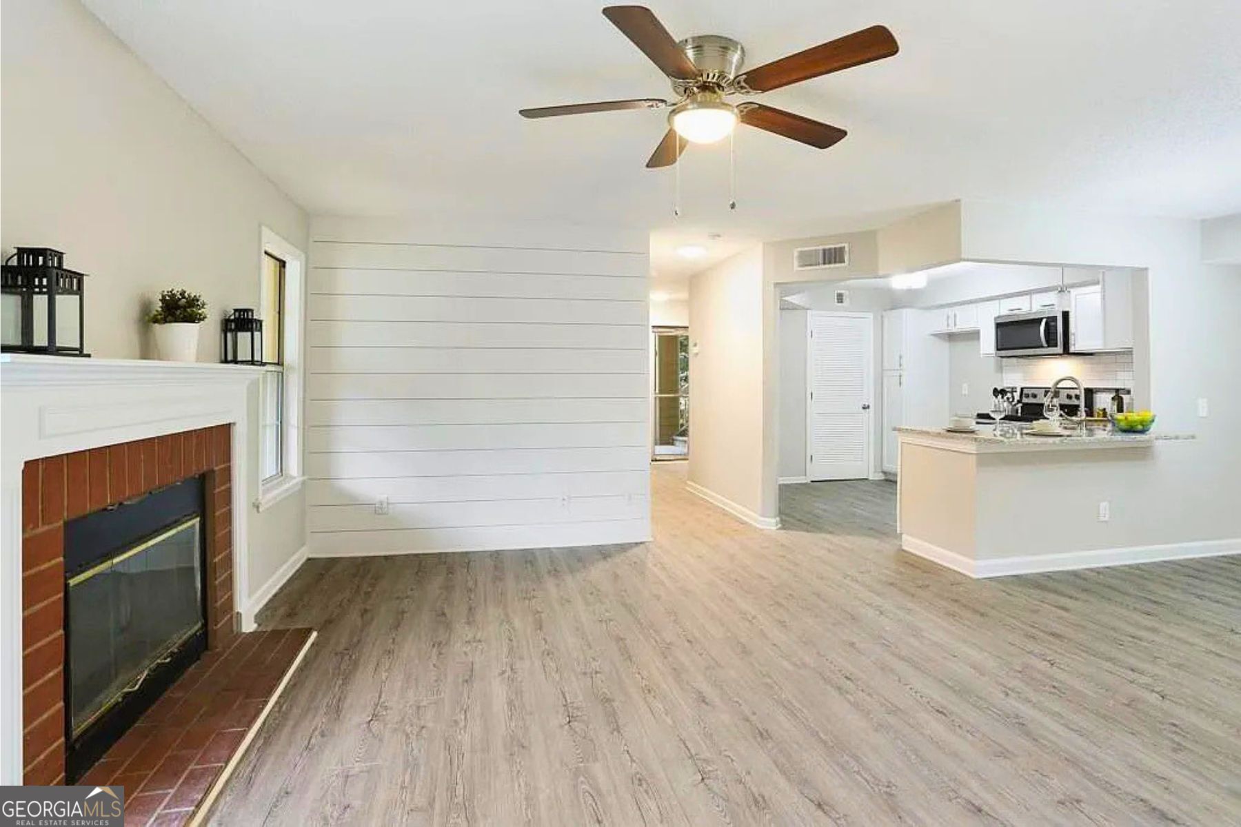 694 Mcgill Place Ne # 694 Property Photo 5