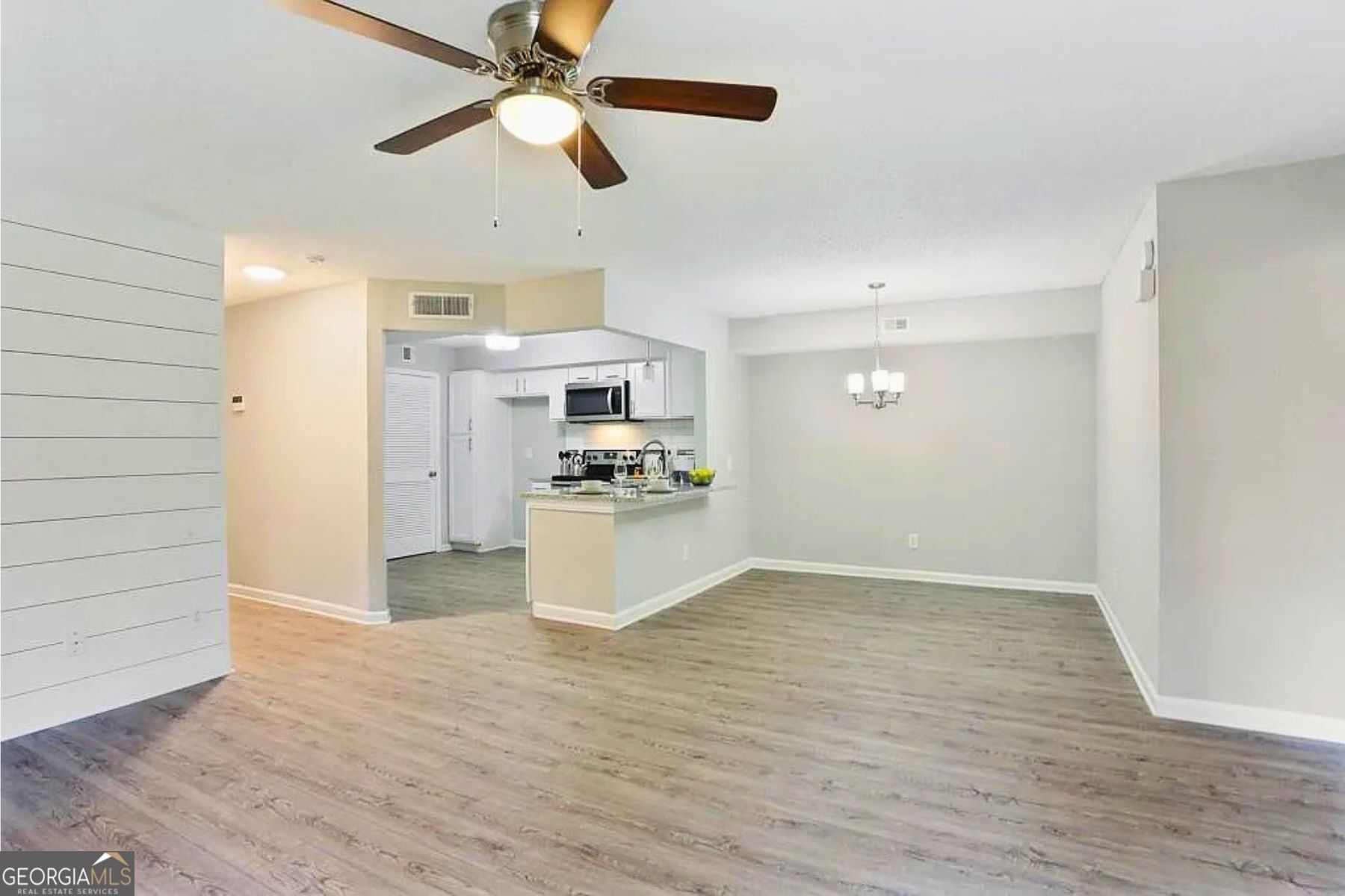 694 Mcgill Place Ne # 694 Property Photo 6