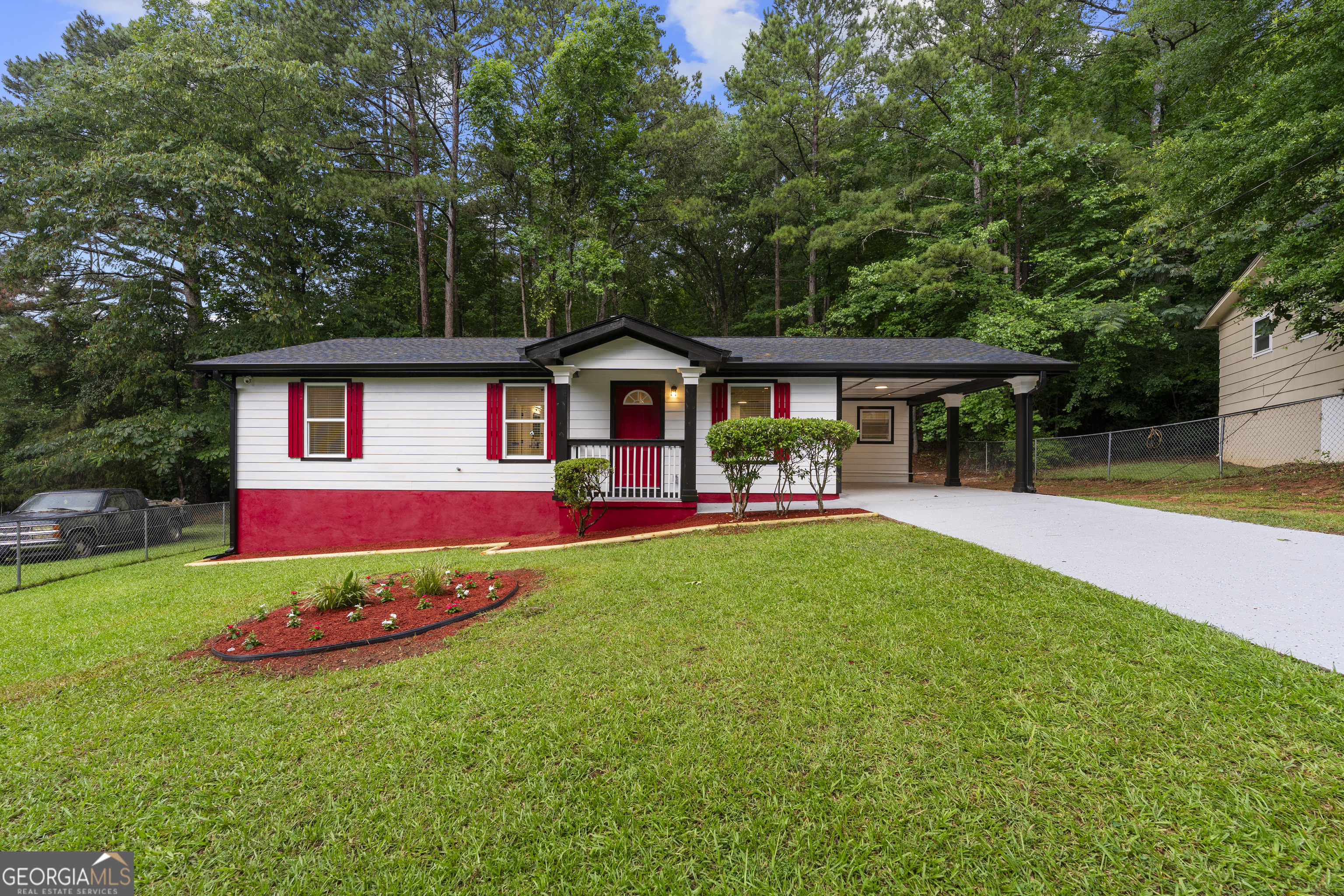 7118 Pineneedle Drive Sw Property Photo 1