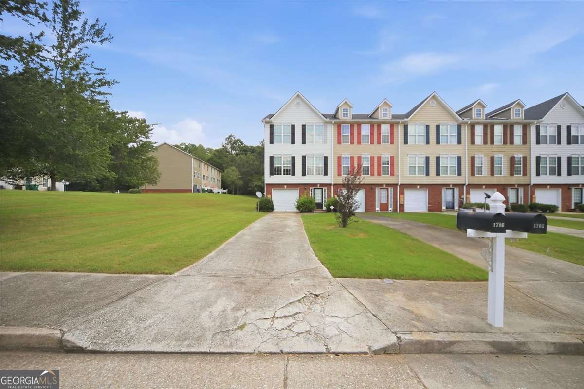 1706 Redan E Property Photo 28