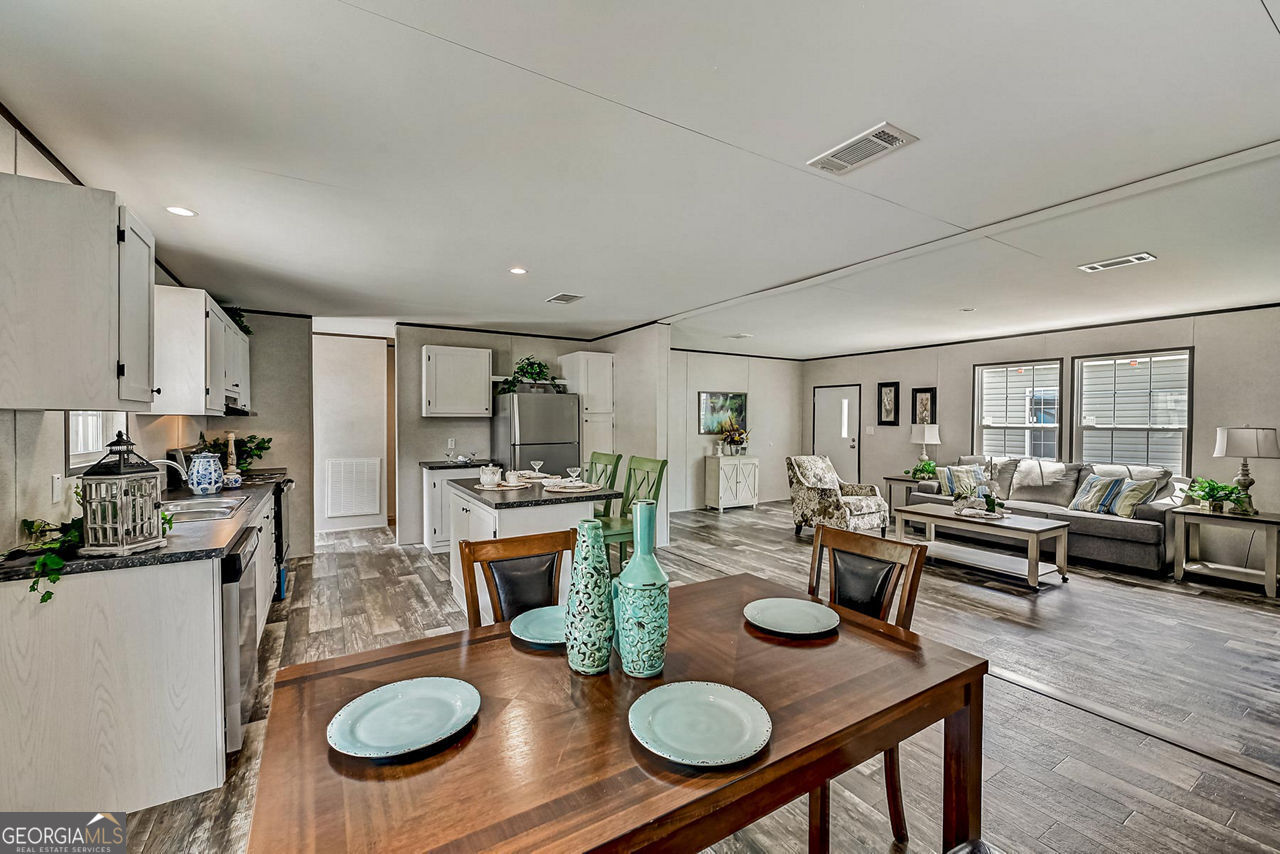 1290 Dogwood Lane Property Photo 4
