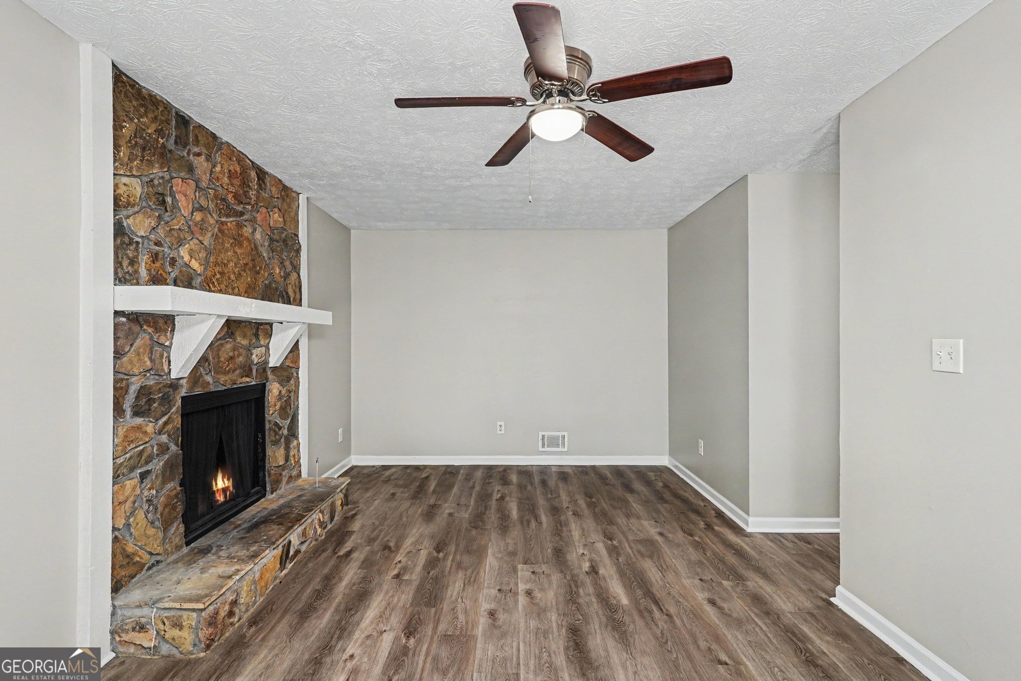 5017 Gracehill Road Property Photo 9
