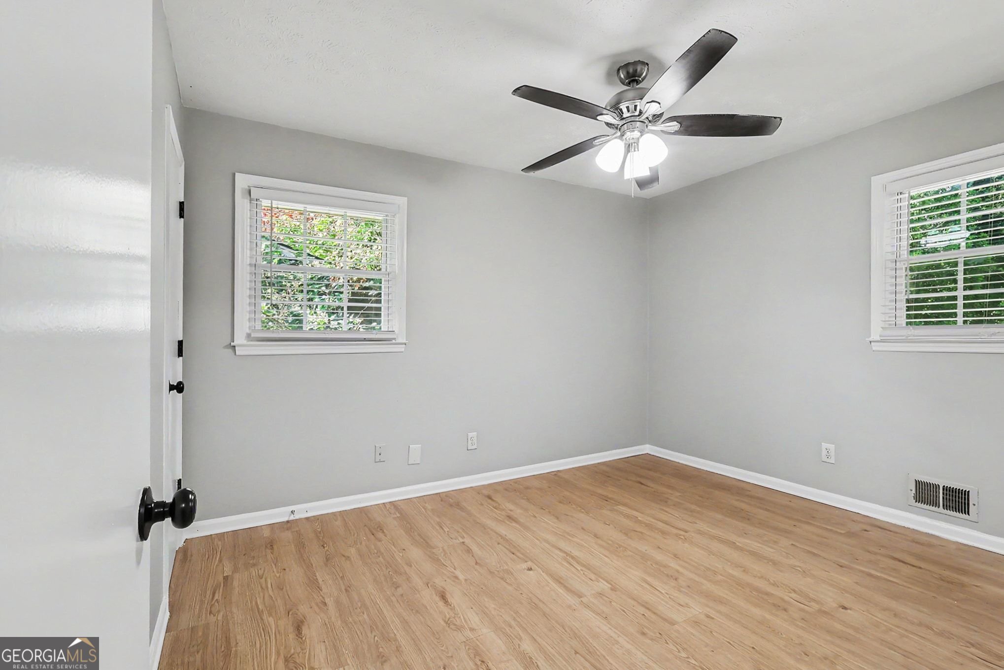 2538 Burton Circle Property Photo 4
