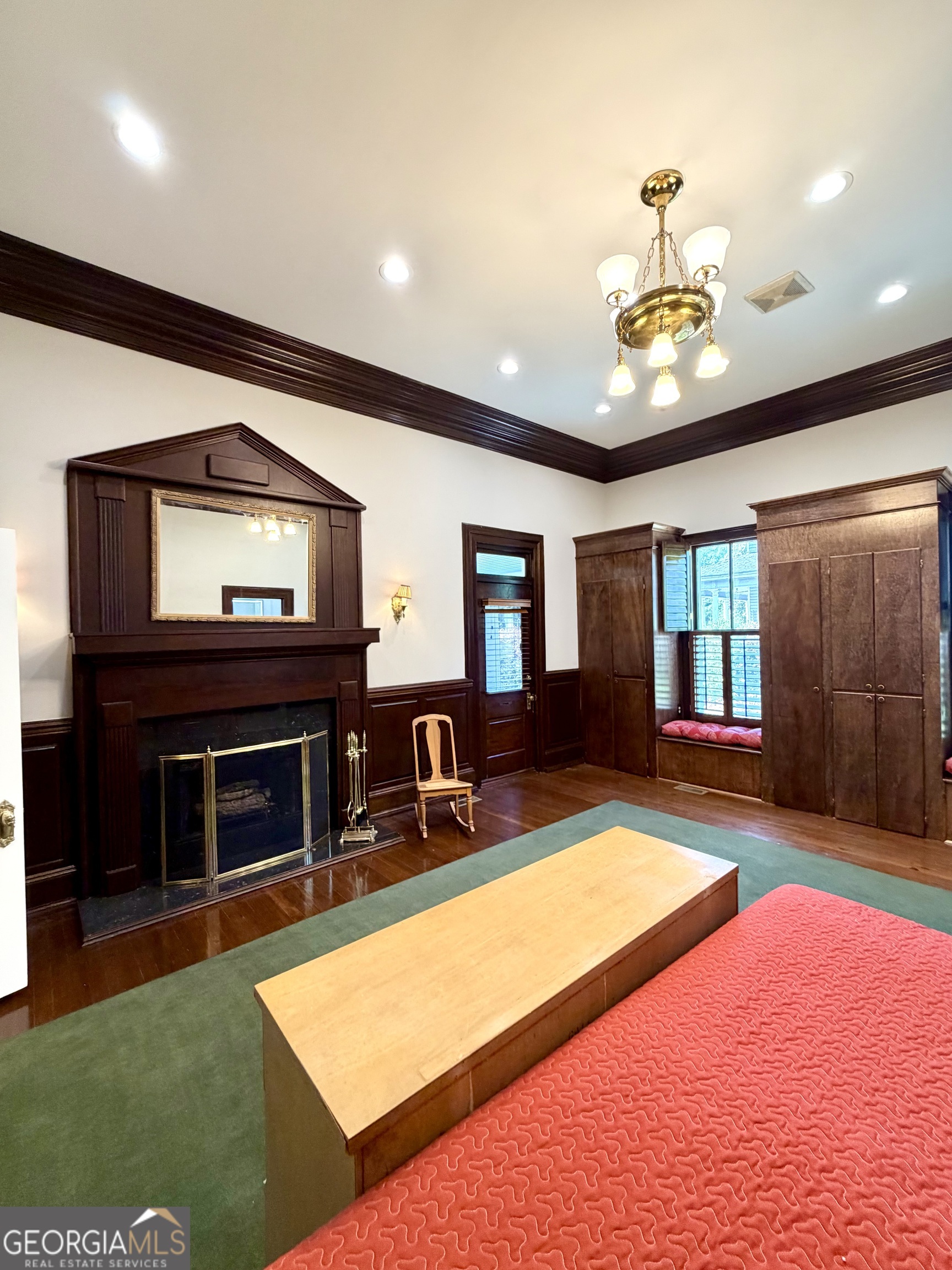 610 Ridge Avenue N Property Photo 8