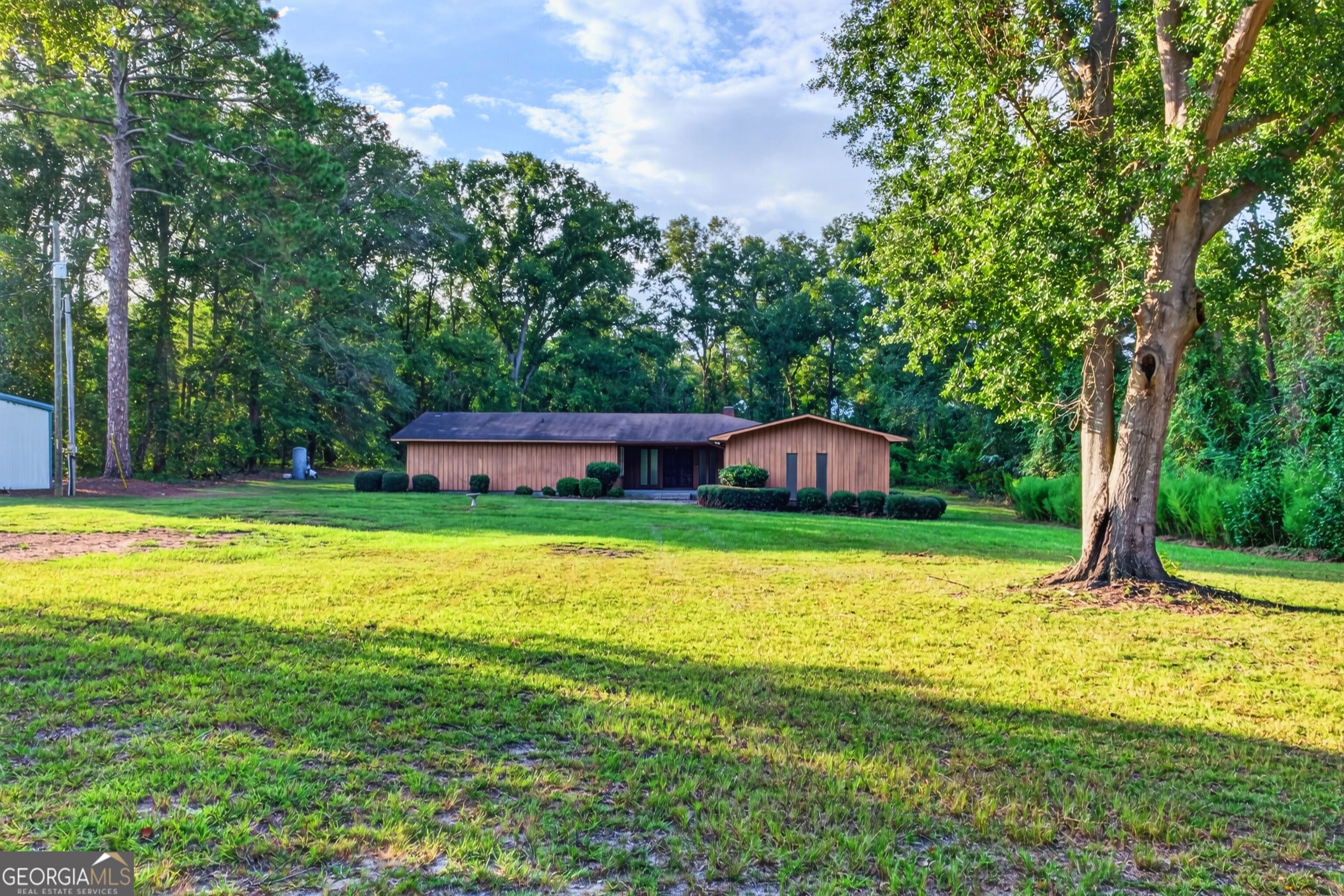 9441 Hwy 169 Property Photo 1