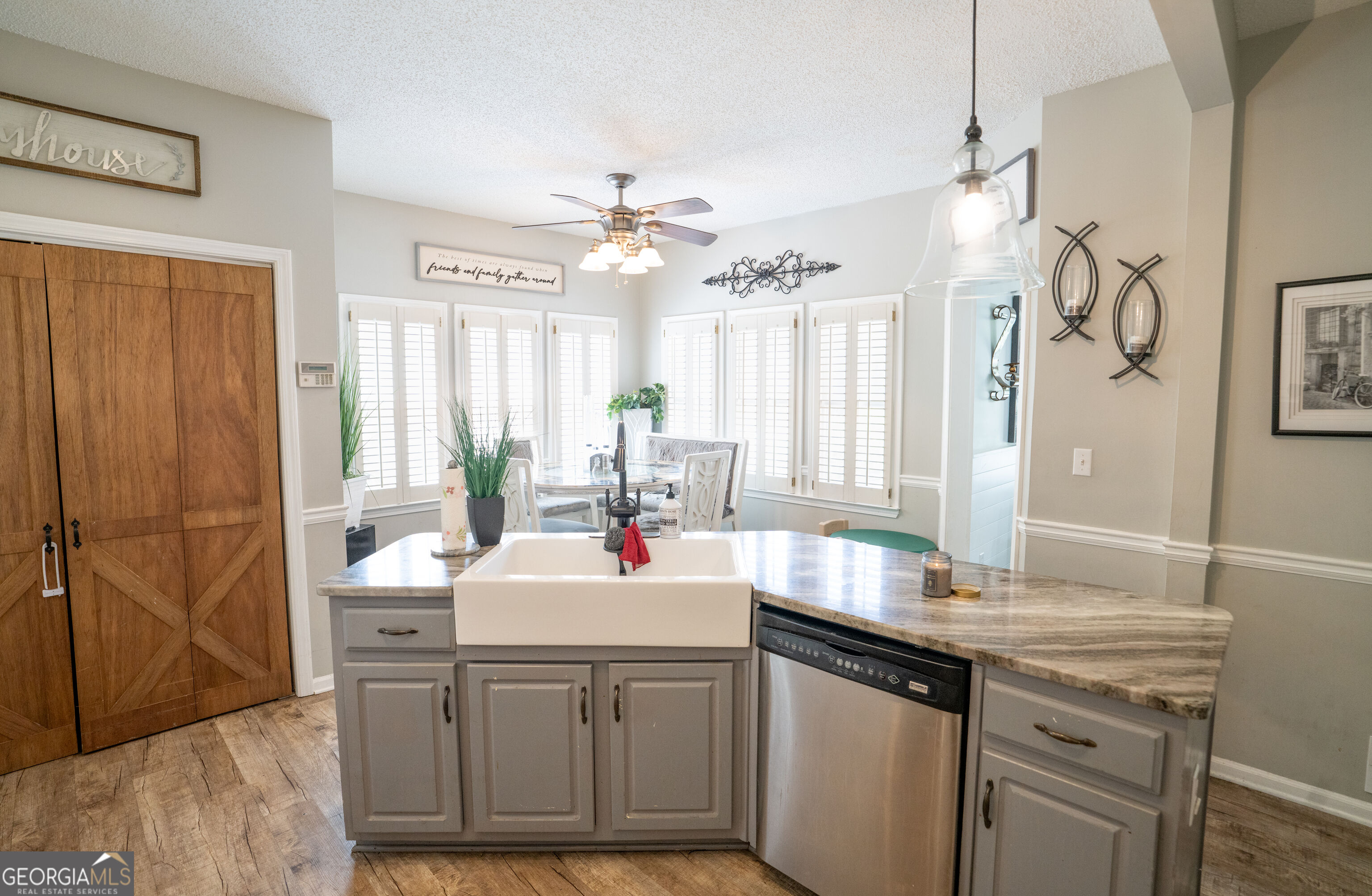 2075 Whispering Pines Lane Property Photo 6