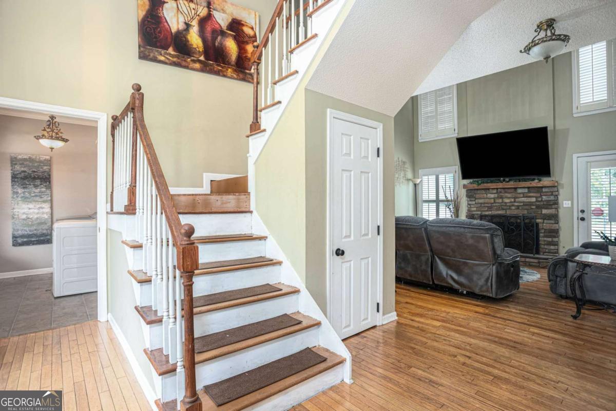 2075 Whispering Pines Lane Property Photo 8