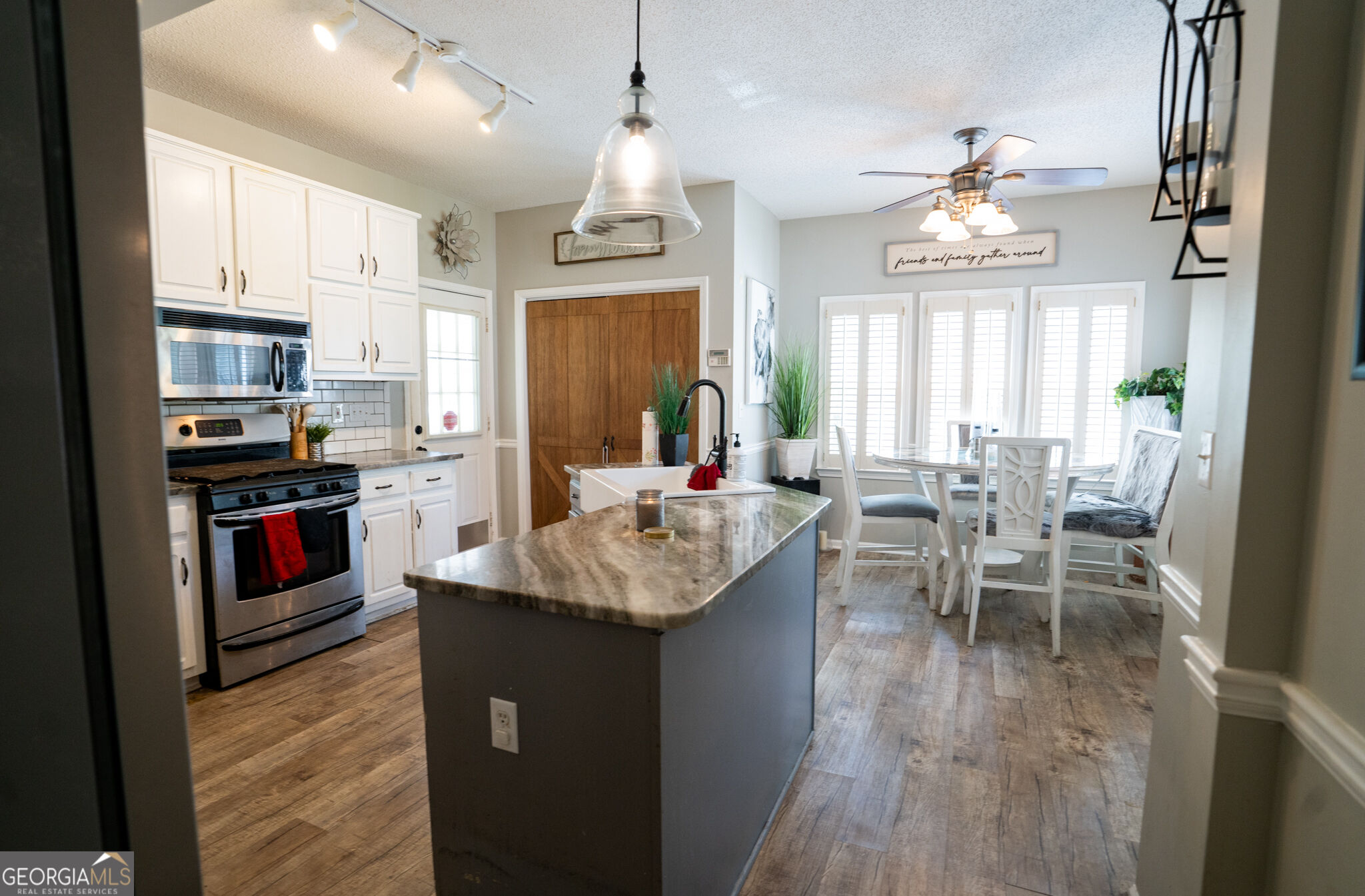 2075 Whispering Pines Lane Property Photo 12