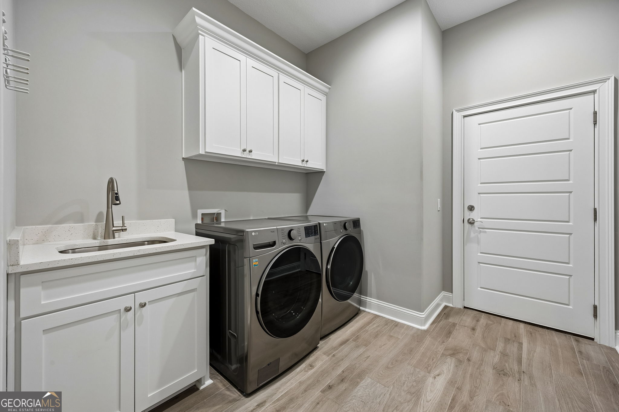 204 Fiddlers Cove Drive Property Photo 28