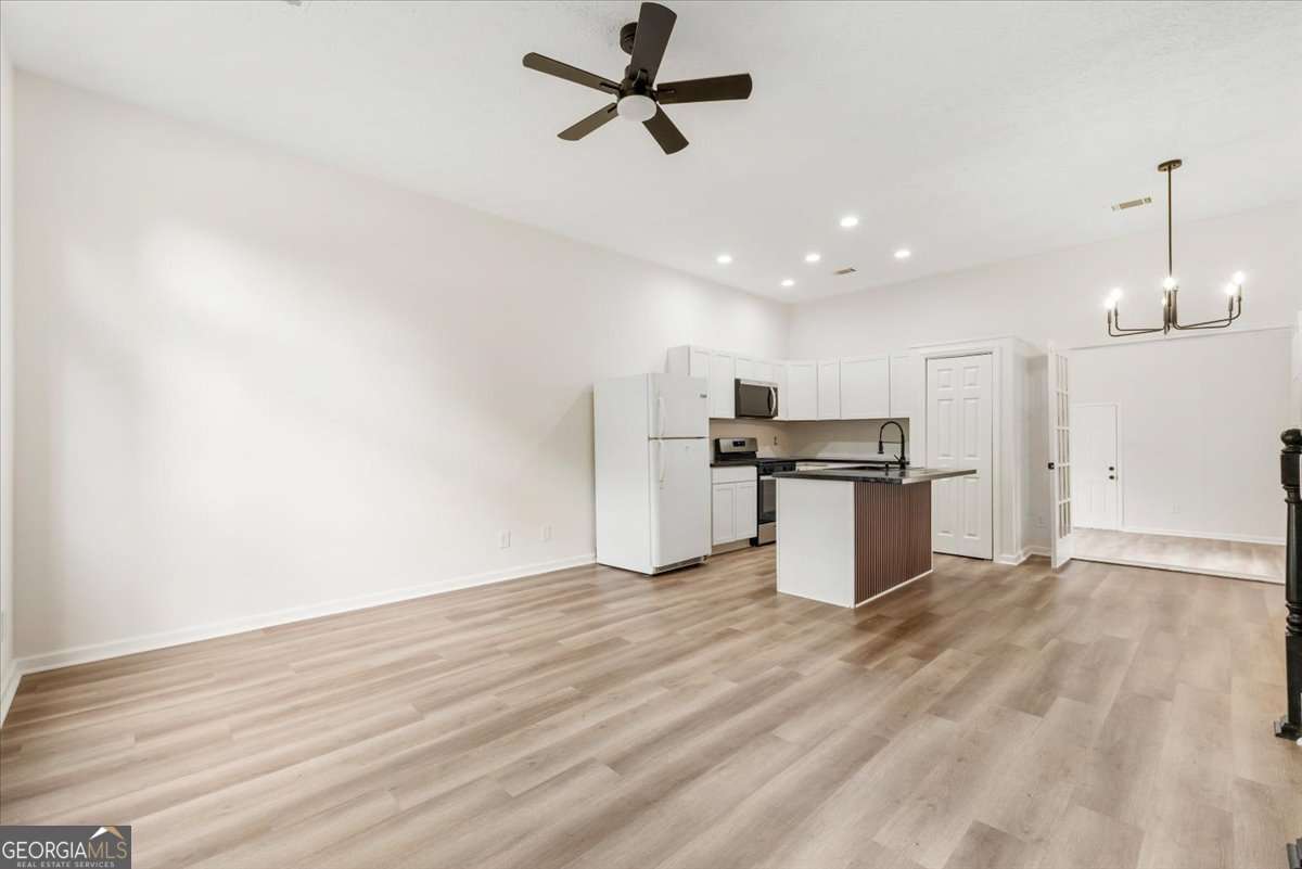 6653 Eastbriar Drive Property Photo 10