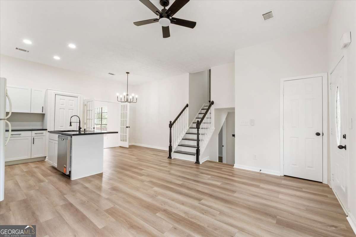 6653 Eastbriar Drive Property Photo 11