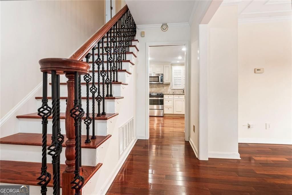 647 Shannon Green Circle Property Photo 4