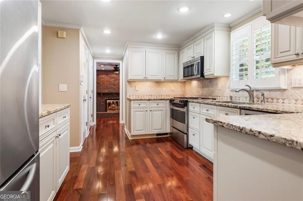647 Shannon Green Circle Property Photo 7