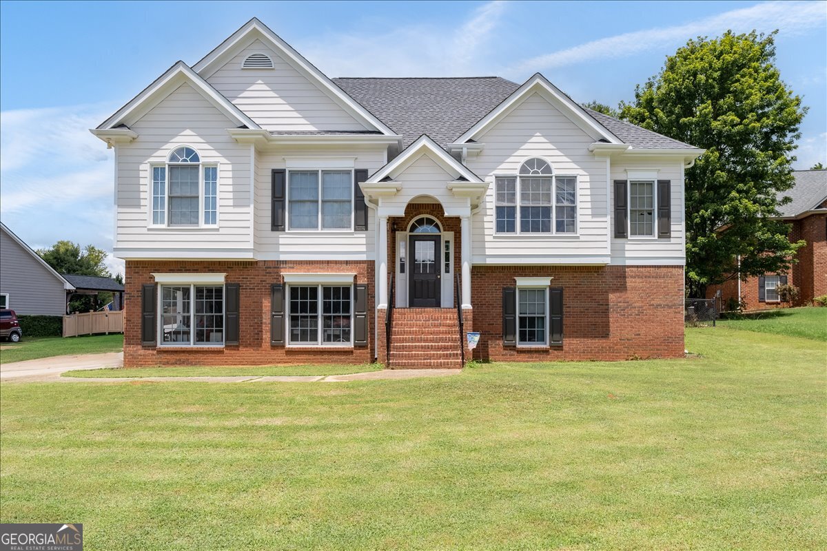 16 Berkshire Drive Nw Property Photo 1
