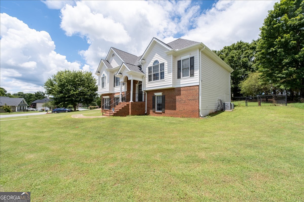 16 Berkshire Drive Nw Property Photo 2