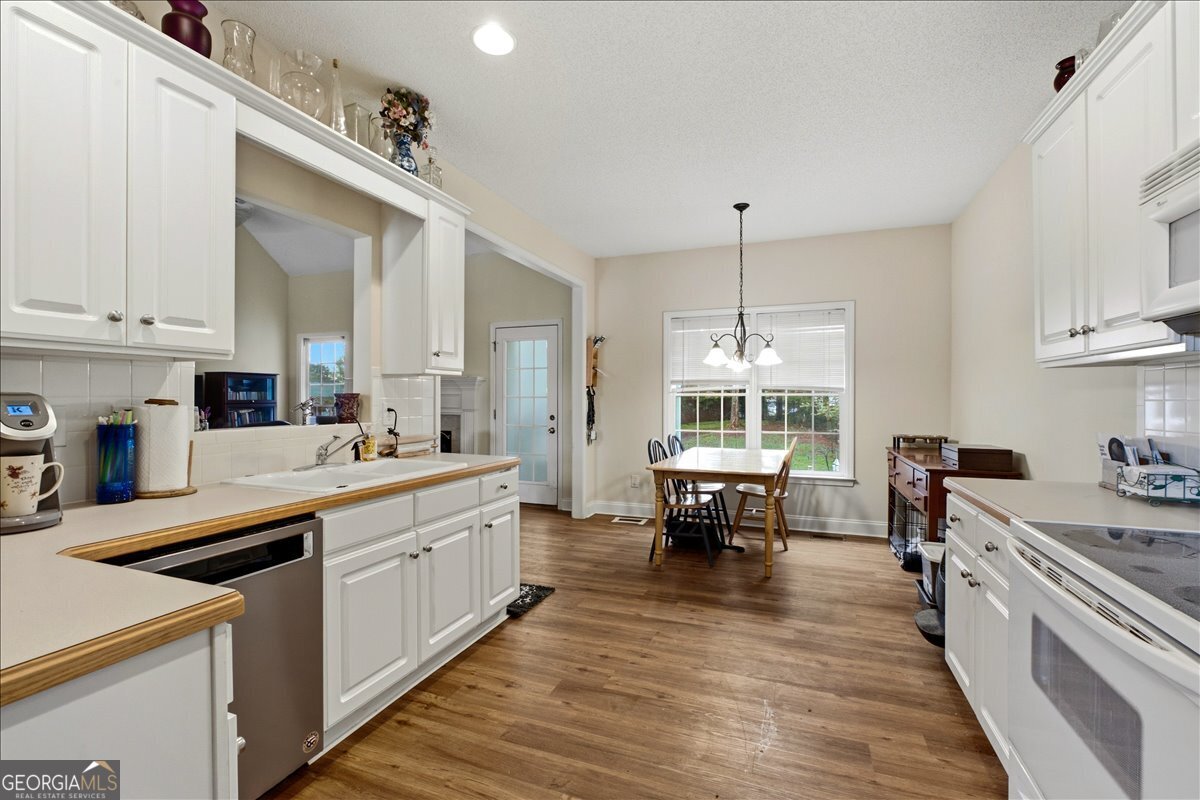 16 Berkshire Drive Nw Property Photo 6